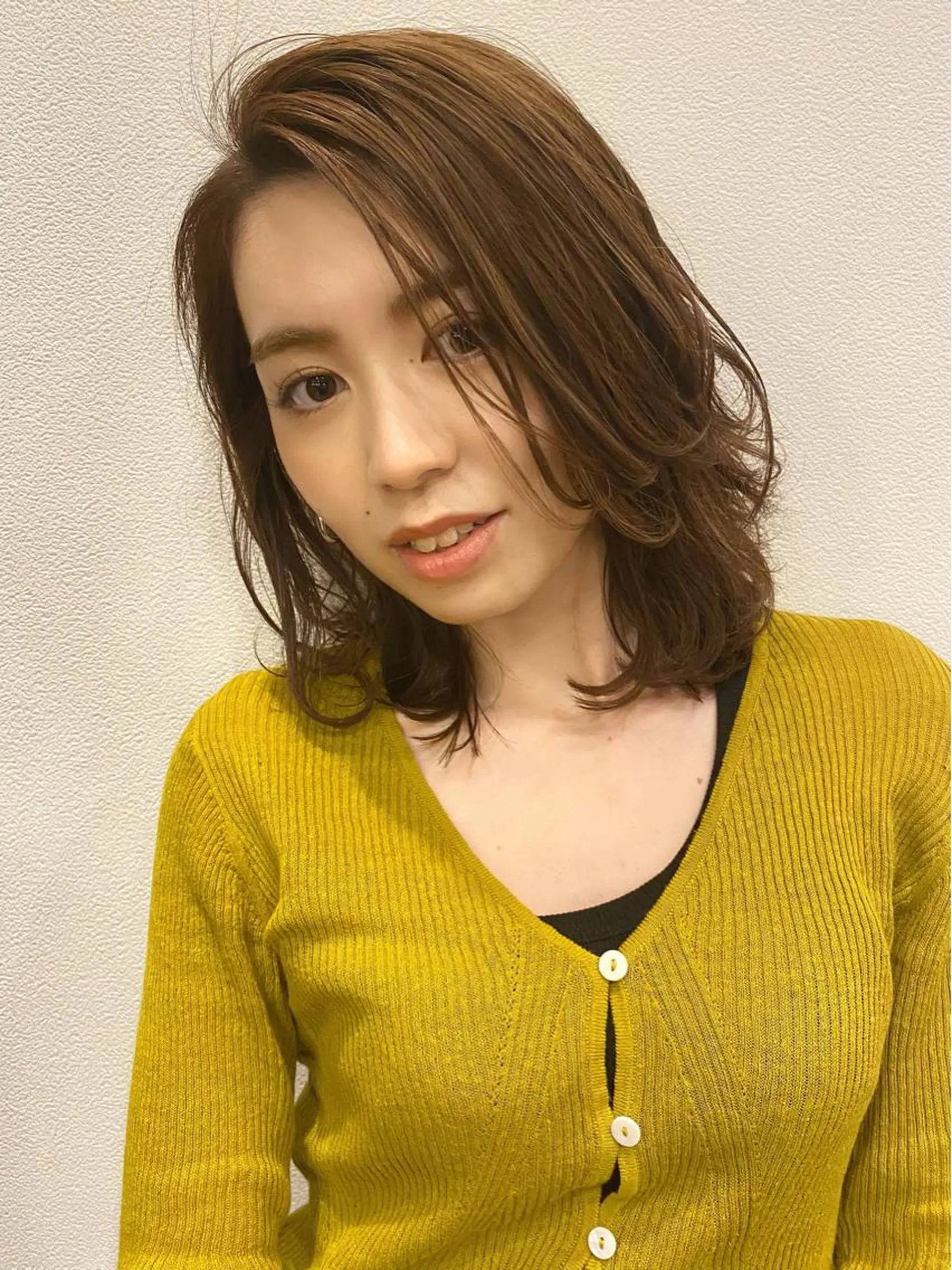 ミディアム カラー 岡田 拓也のヘアスタイル