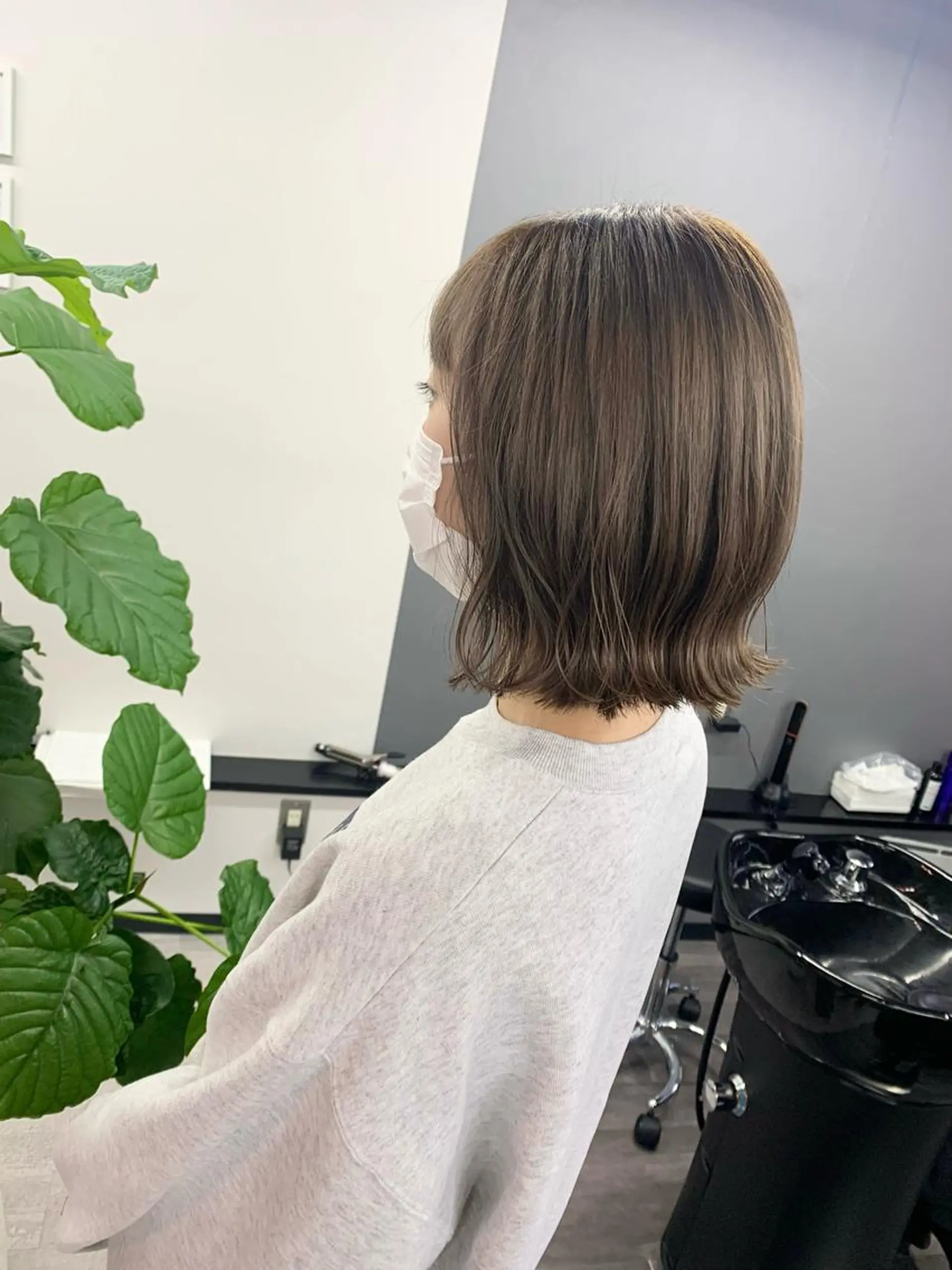 ミディアム カラー 切りっぱなしボブ グレージュ ボブ カット トリートメント 坂井 水菜美のヘアスタイル
