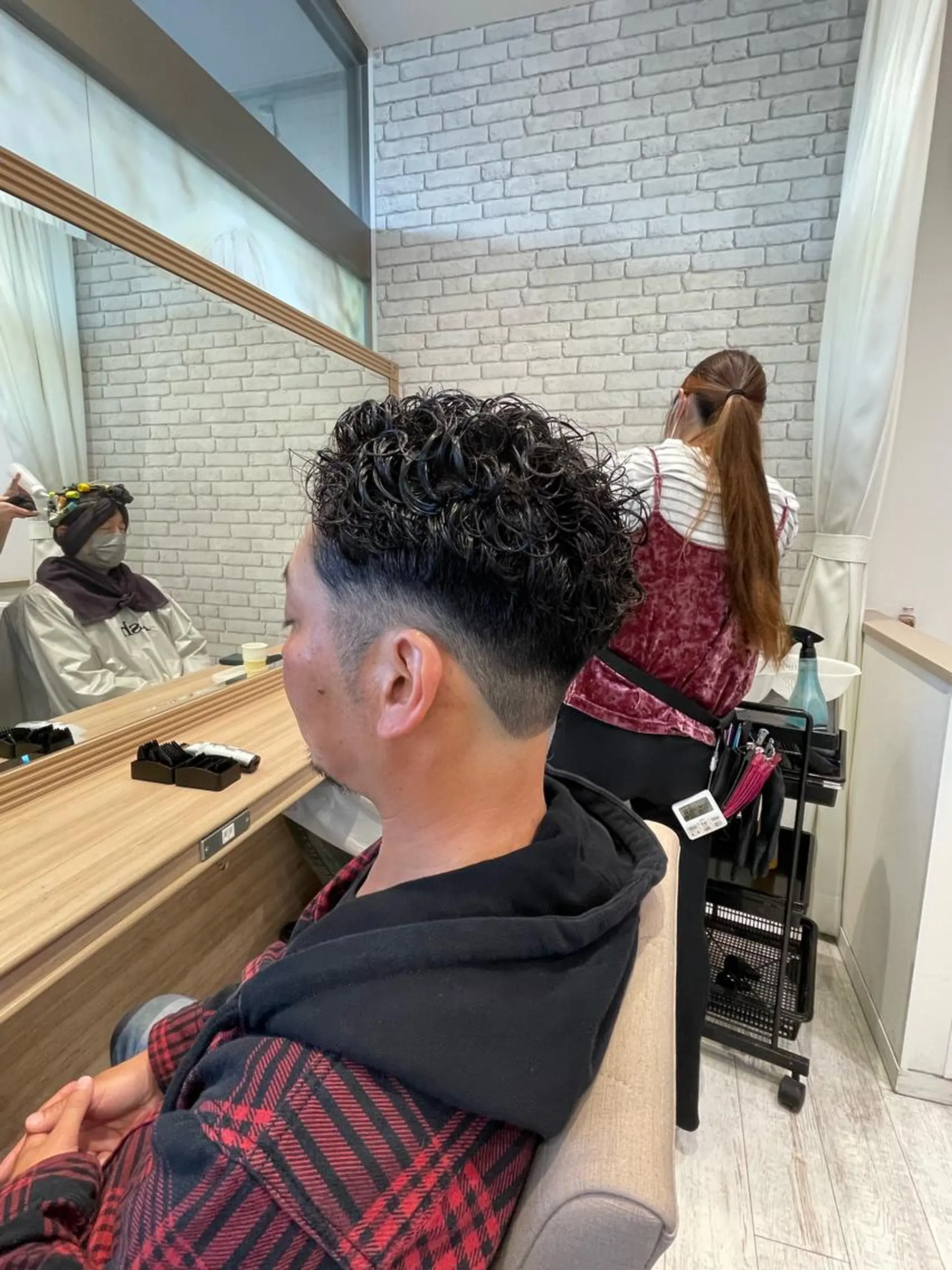 パーマ メンズ フェードカット メンズパーマ スパイラルパーマ カット パーマ トリートメント 加藤 未歩のヘアスタイル