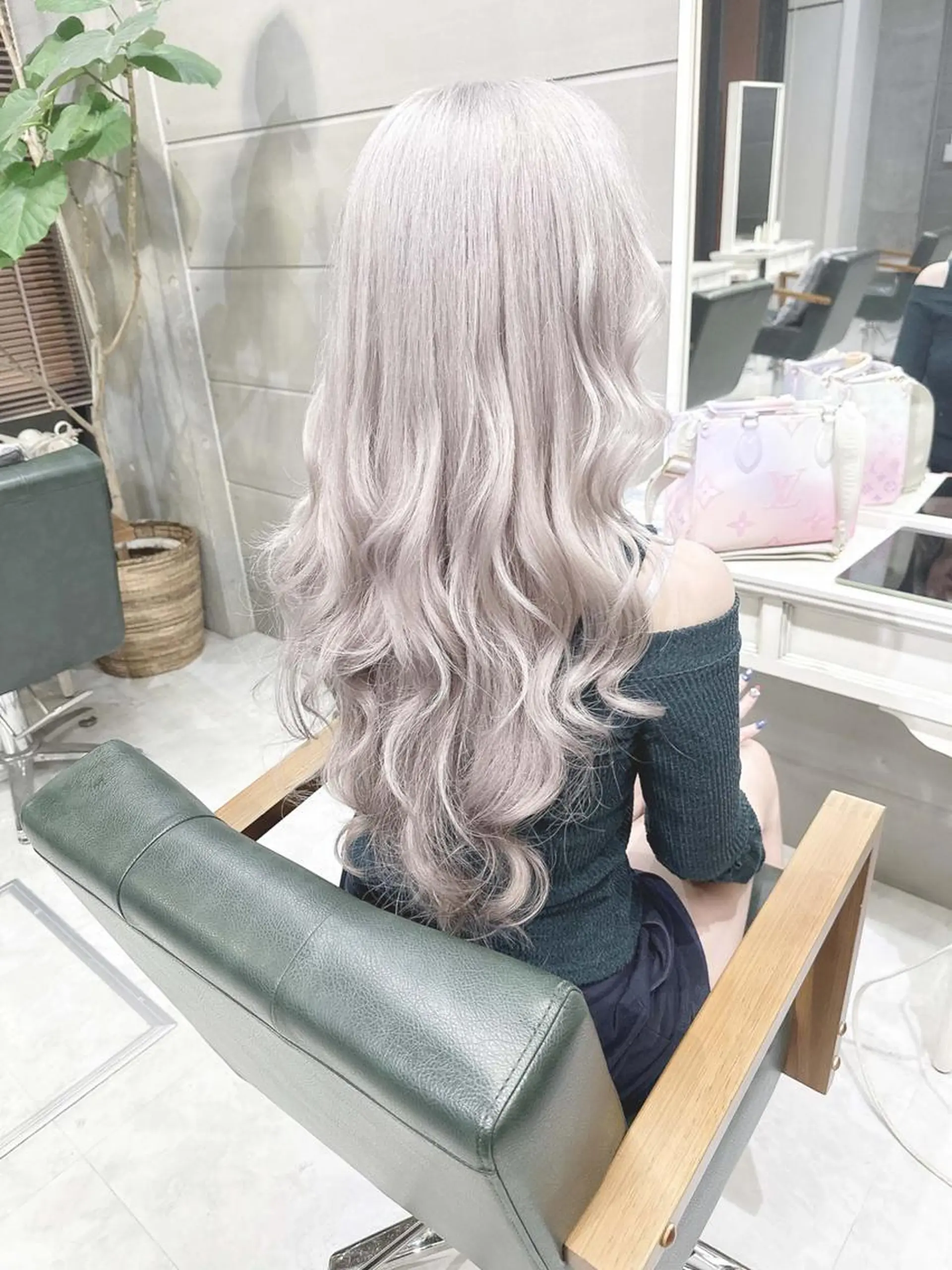 セミロング カラー ヘアアレンジ ブリーチ ケアブリーチ 透明感カラー デザインカラー ハイトーンカラー 𝐑𝐈𝐍𝐊𝐀 🐷🖤のヘアスタイル