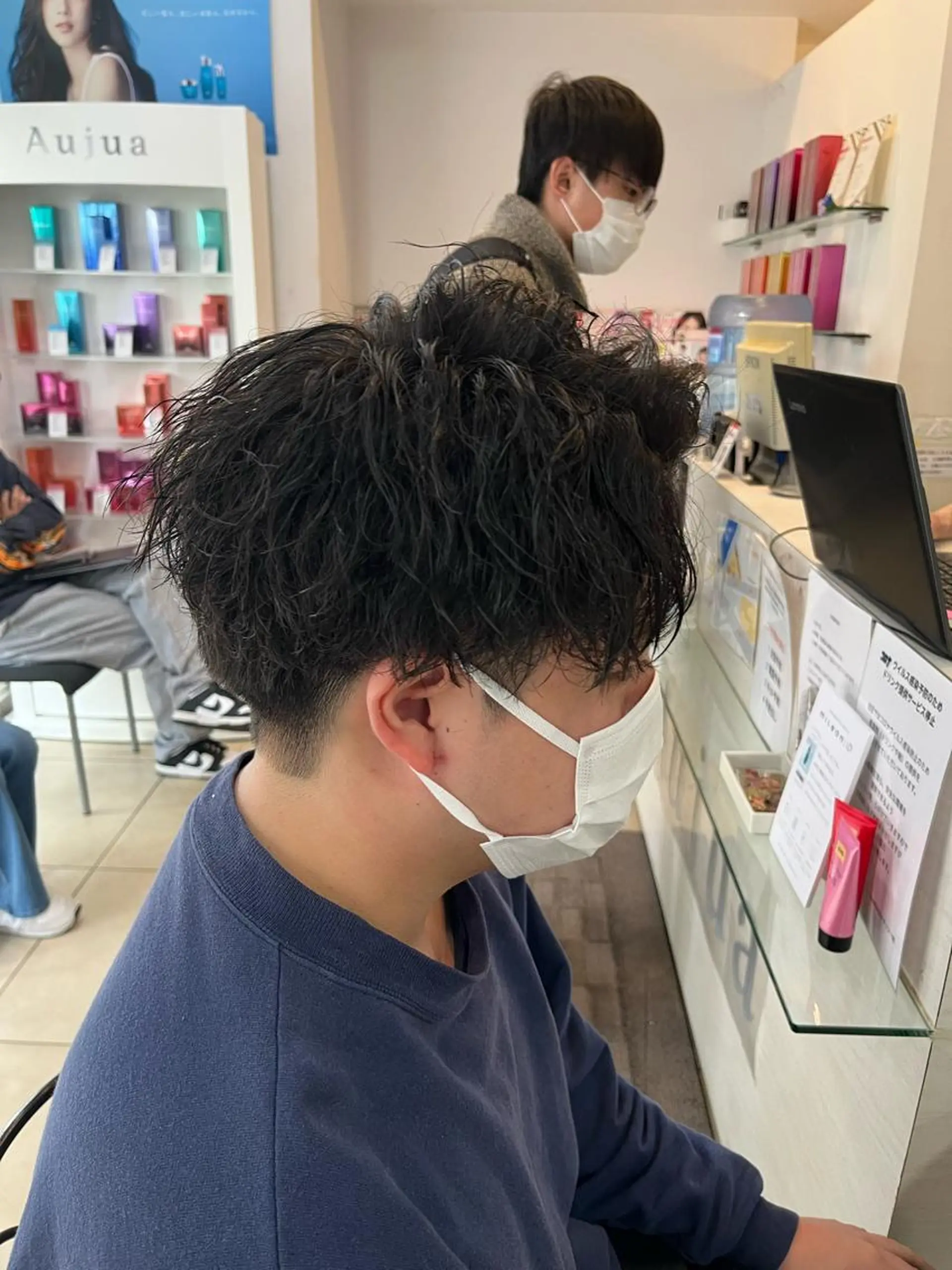 ショート パーマ メンズ アップバング メンズパーマ ツイストスパイラルパーマ ショートヘア スパイラルパーマ カット パーマ 韓国風メンズ/毛流れ ヘアなら須田龍世のヘアスタイル