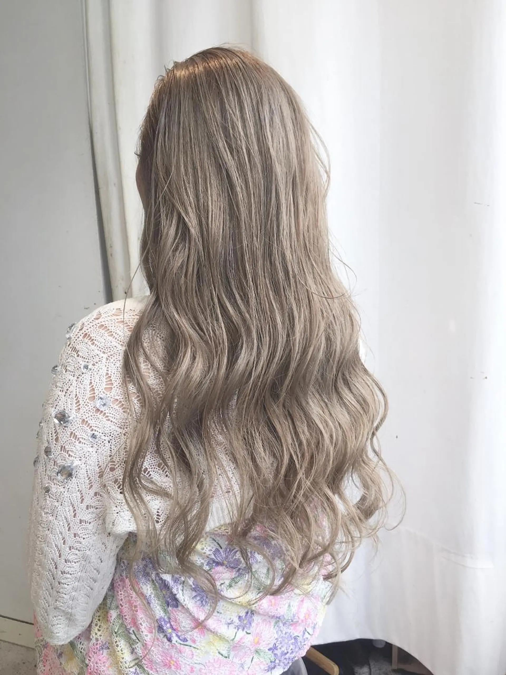 セミロング ショートボブ ボブ ハイライト 外ハネヘア メンズツイスパ ショートフクヤマシンのヘアスタイル