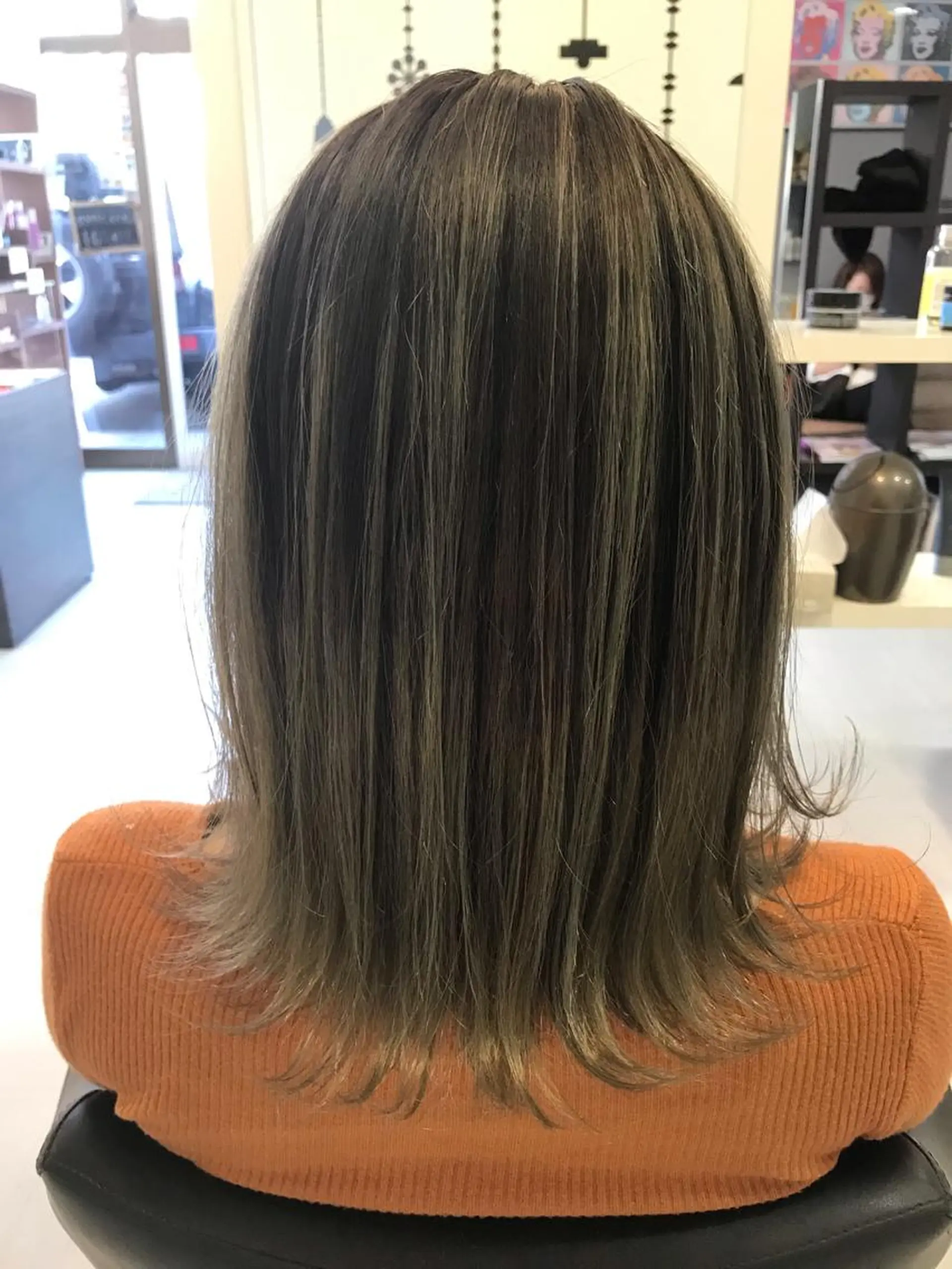 ミディアム カラー バレイヤージュ レイヤーカット シェールピエール所属・Laf かおりのマツエク・マツパデザイン