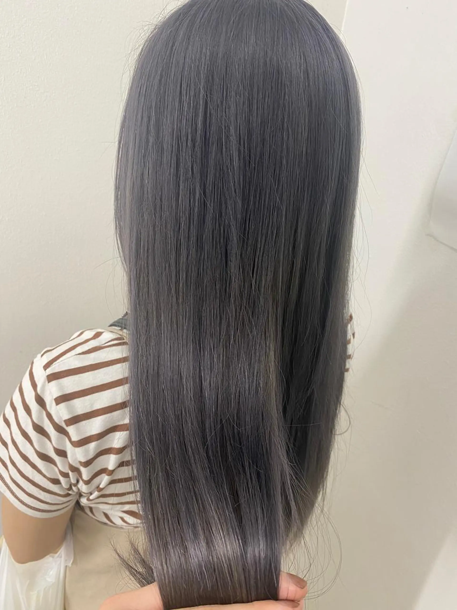 ロング カラー ダークシルバー シルバー ヘアカラー トリートメント Cuore 清尾 浩昭のヘアスタイル