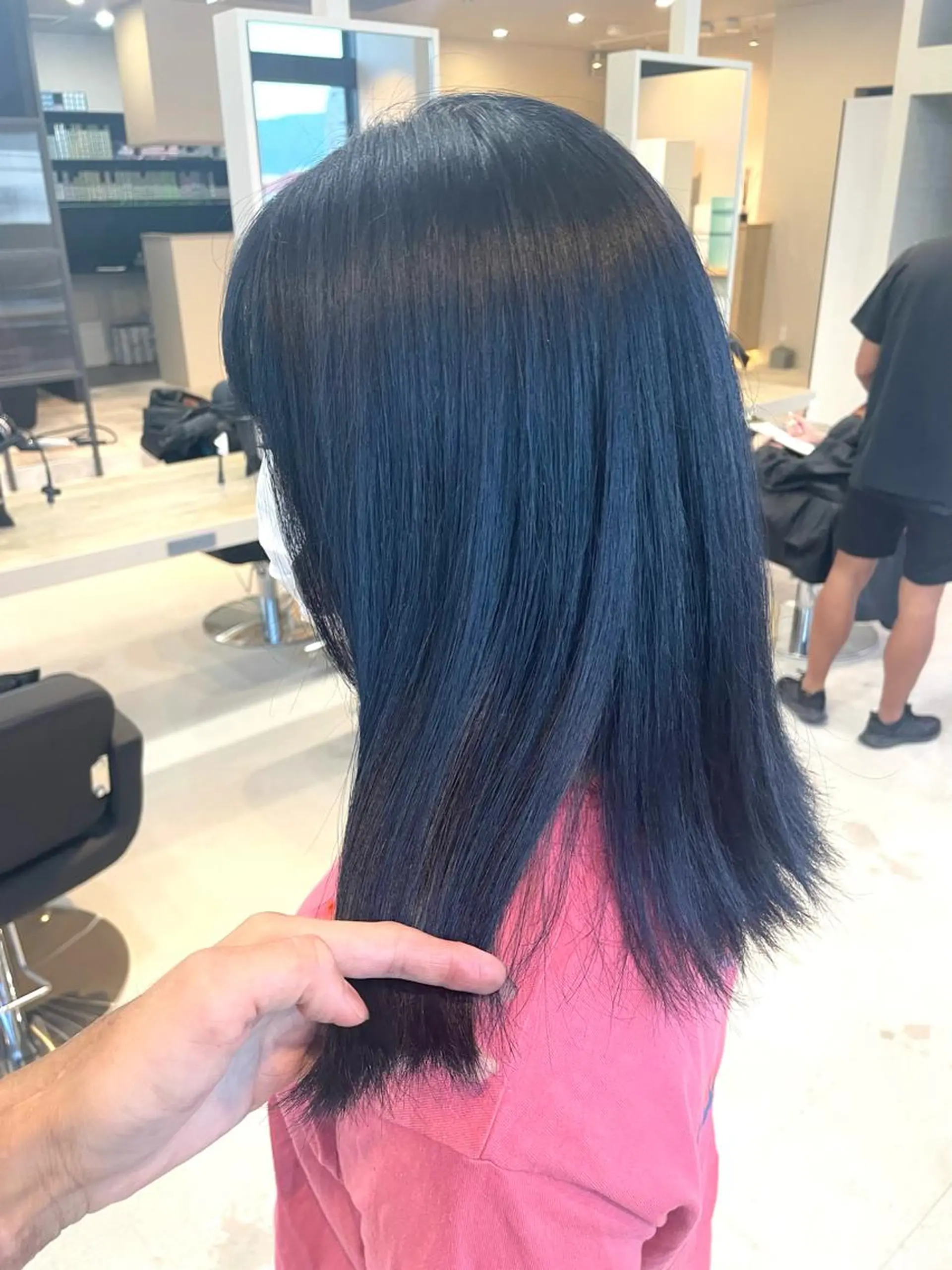 ミディアム カラー アディクシーカラー バレイヤージュ ベージュカラー 黒髪 ブリーチ Lia所属・皆木 智晴のヘアスタイル