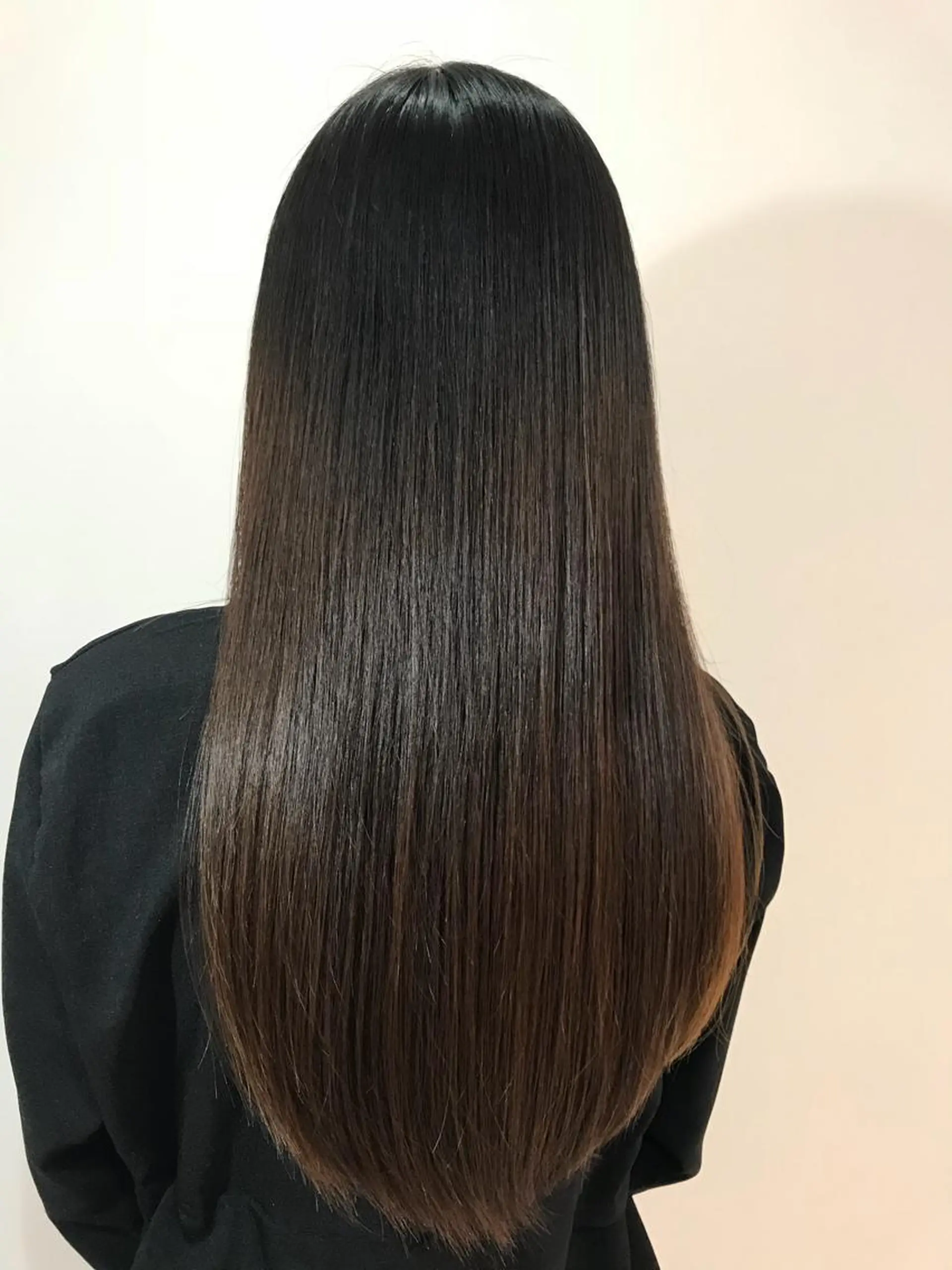 セミロング 髪質改善 トリートメント ✨艶ブリーチカラー ✨四ノ宮裕己のヘアスタイル