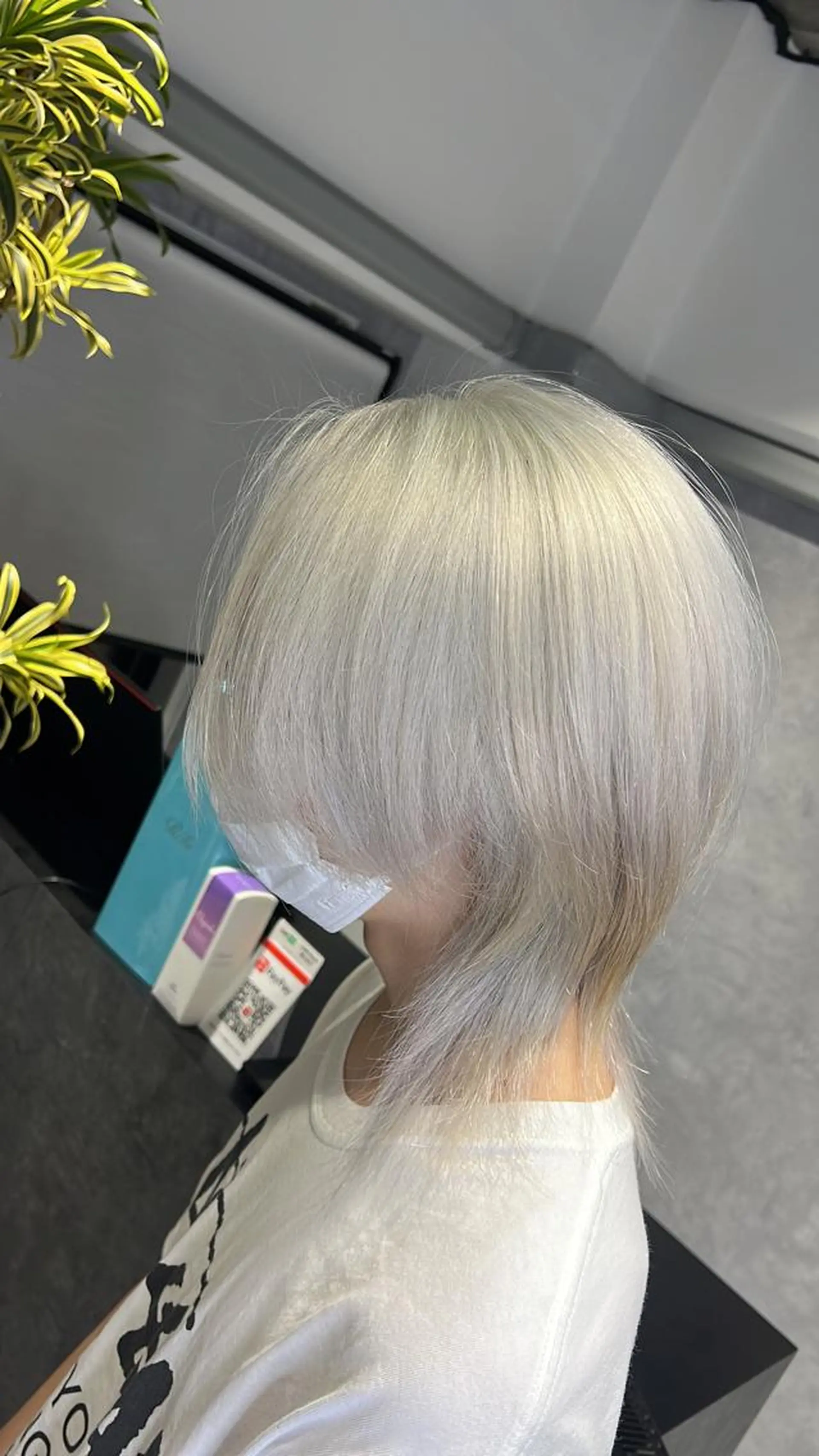 ショート カラー mimiiy梅田 中崎町ハイトーンのヘアスタイル