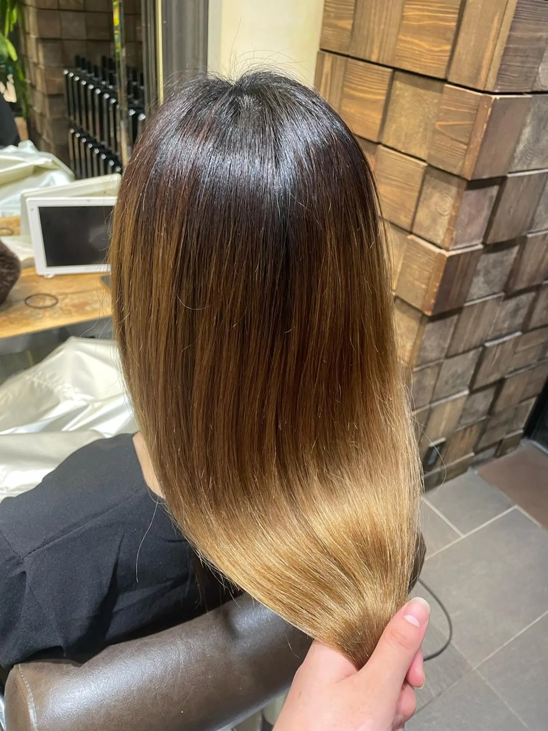 ロング 縮毛矯正 MINXshibuya所属・レイヤー/艶髪/ 透明感/千葉詩優のヘアスタイル