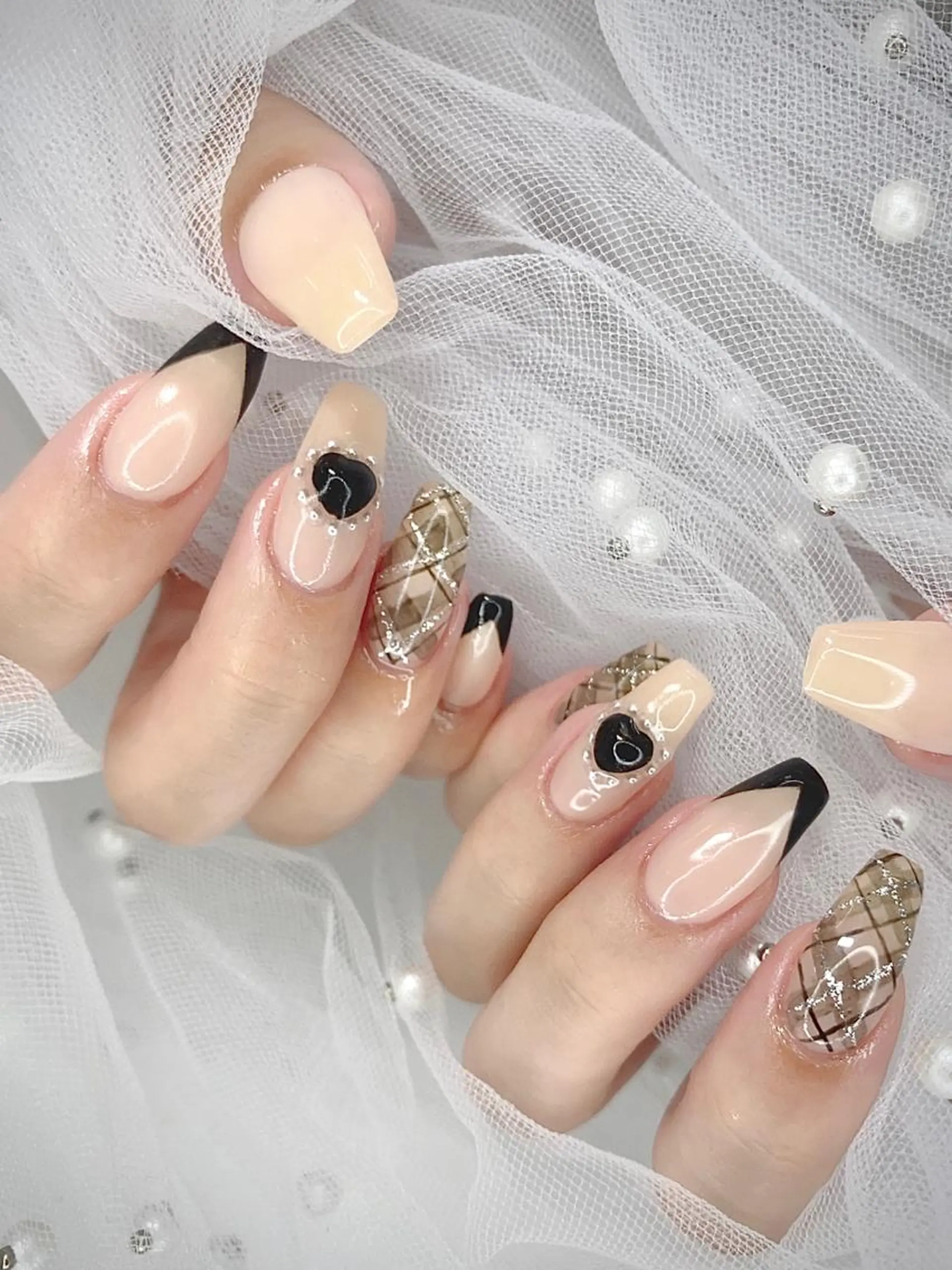 ネイル バレンタイン I-nailロング /ワンホン/キラキラのネイルデザイン