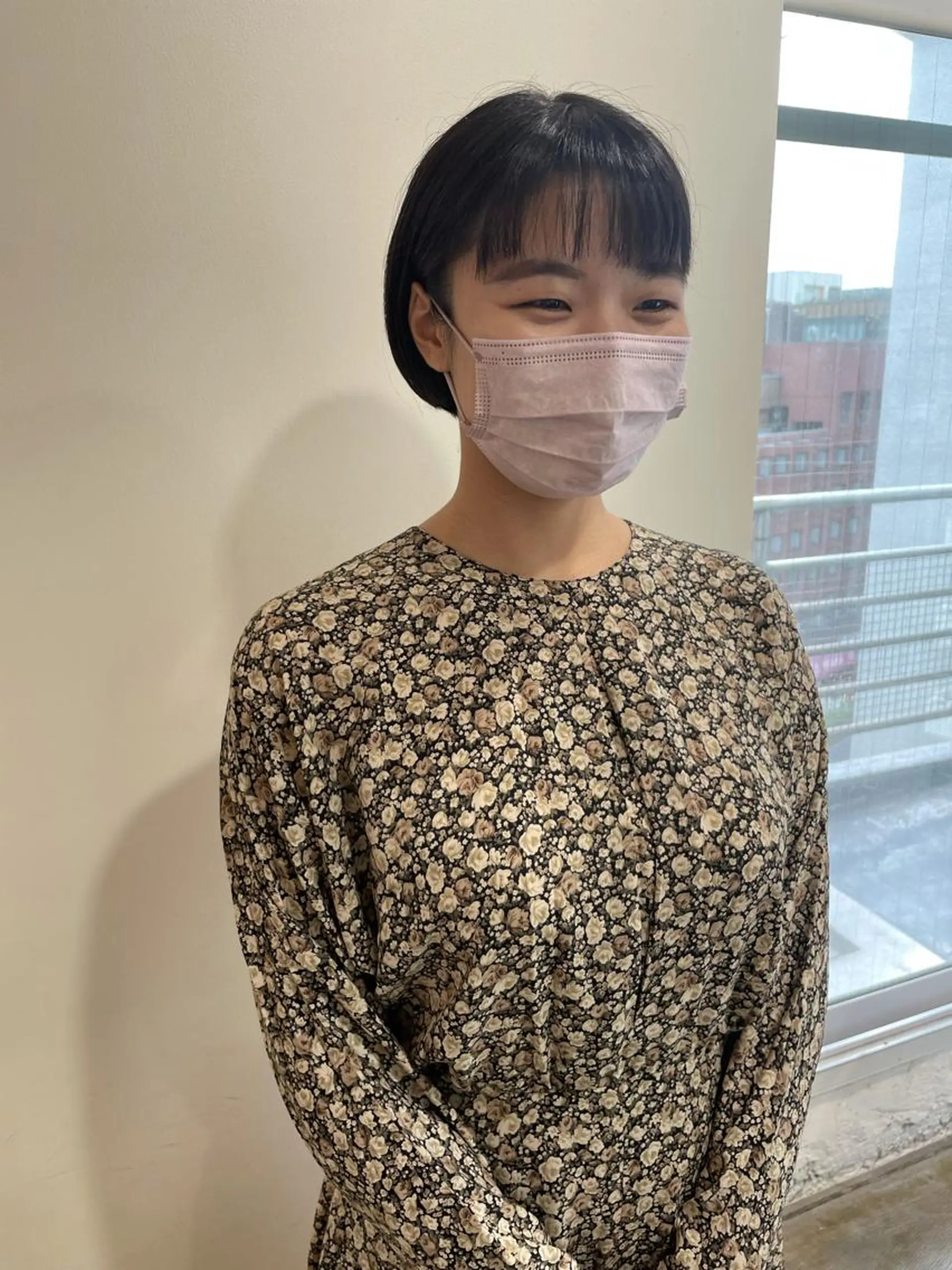 ショート カラー オリーブグレー カット ヘアカラー トリートメント MIOベージュカラー 柔らかいカラーのヘアスタイル