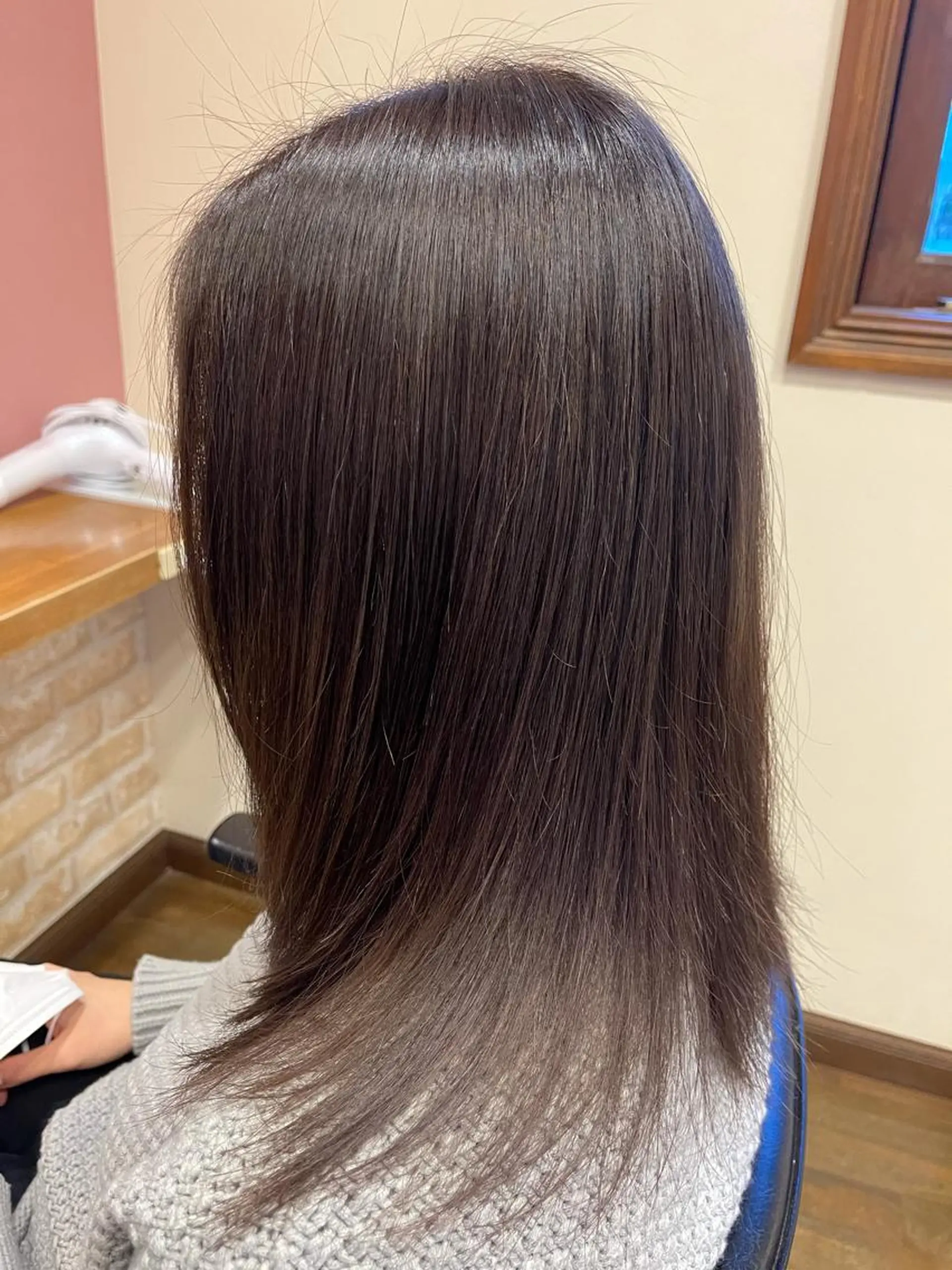 ミディアム カラー ブリーチ グラデーションカラー グレージュ カット ヘアカラー 三好 達也のヘアスタイル