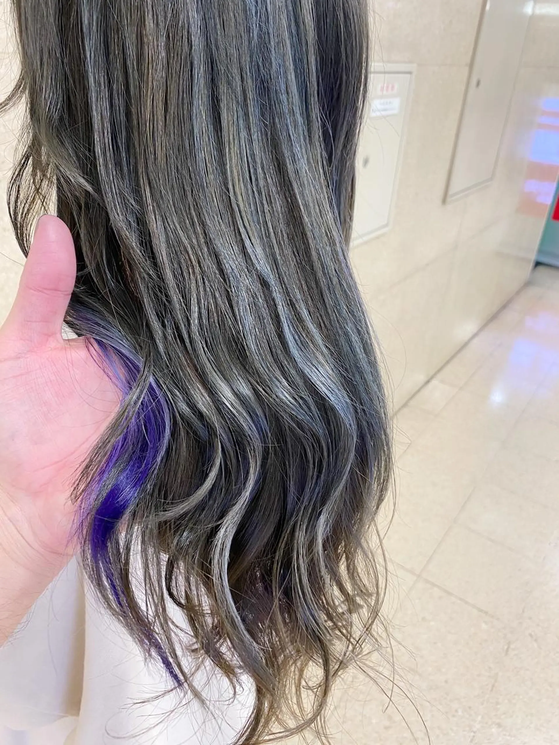 ロング カラー ハイライトカラー インナーカラー ハイライト カット ヘアカラー トリートメント 菅村 勇亮のヘアスタイル