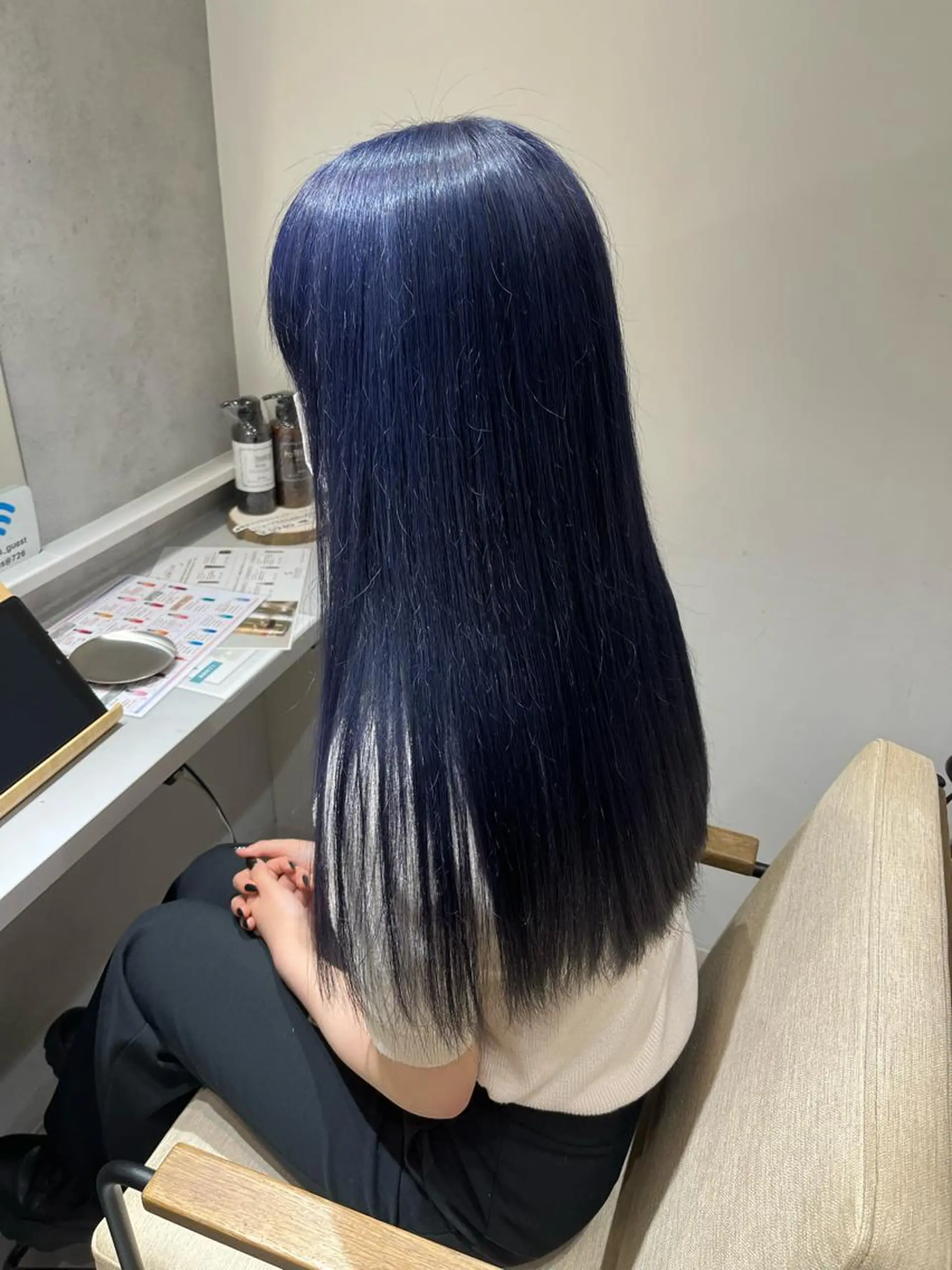 ロング カラー 黒髪 ブルーカラー ブルーブラック ダブルカラー kanta 梅田 韓国ハイトーンのヘアスタイル