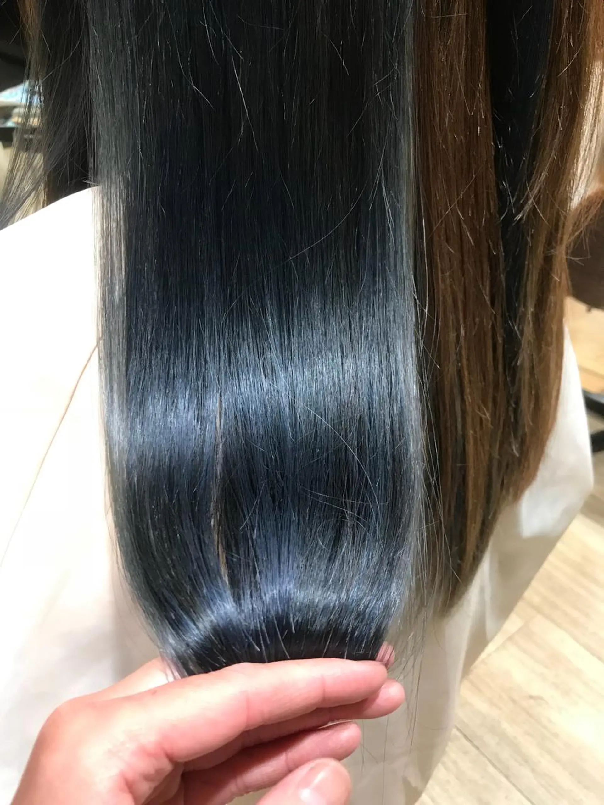 セミロング カラー ブリーチ ケアブリーチ インナーカラー ネイビーカラー エイジングケア特化 美容師✂️山崎竜二のヘアスタイル