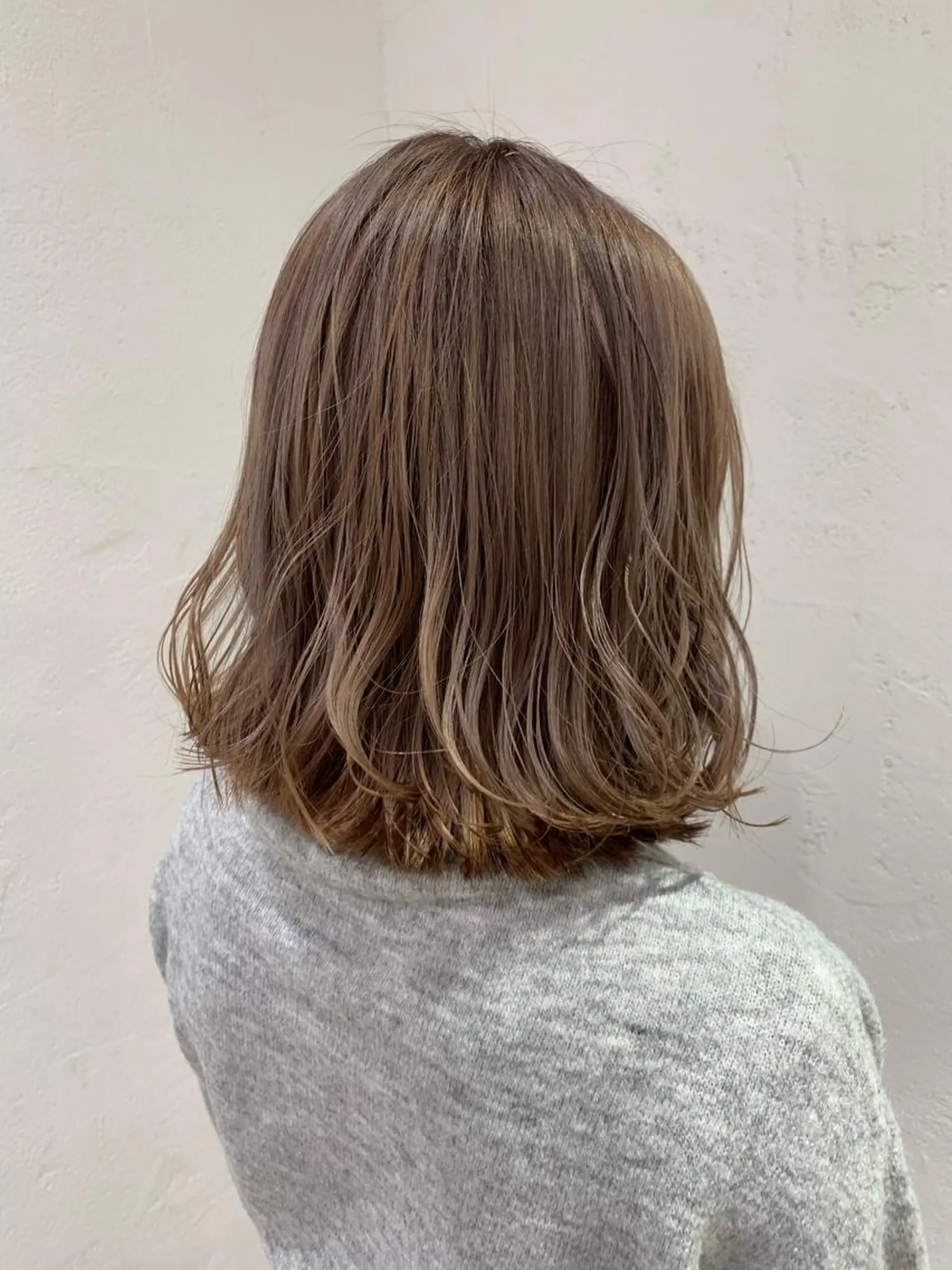 ミディアム カラー ヘアアレンジ ベージュカラー ダブルカラー ミルクティーベージュ 🫧透明感カラー/ ボブ/小笠原汐海🪽のヘアスタイル