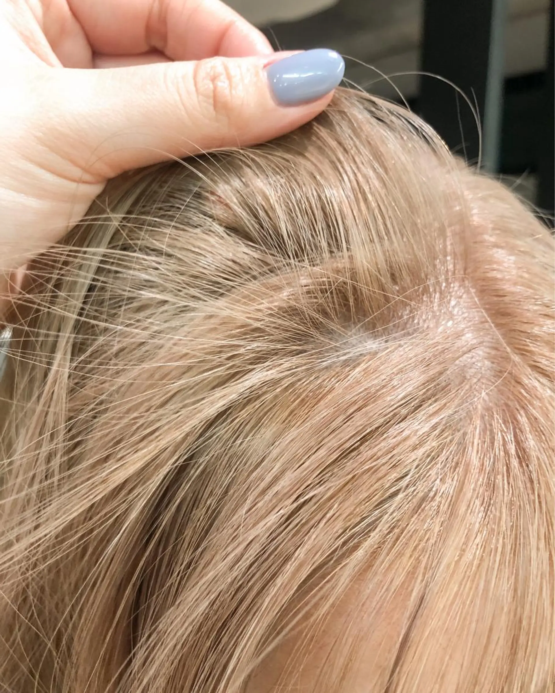 ミディアム カラー ヘアアレンジ ベージュカラー ブリーチ ハイトーンカラー ホワイトベージュ rii-🩰 トレンド韓国ヘアのヘアスタイル