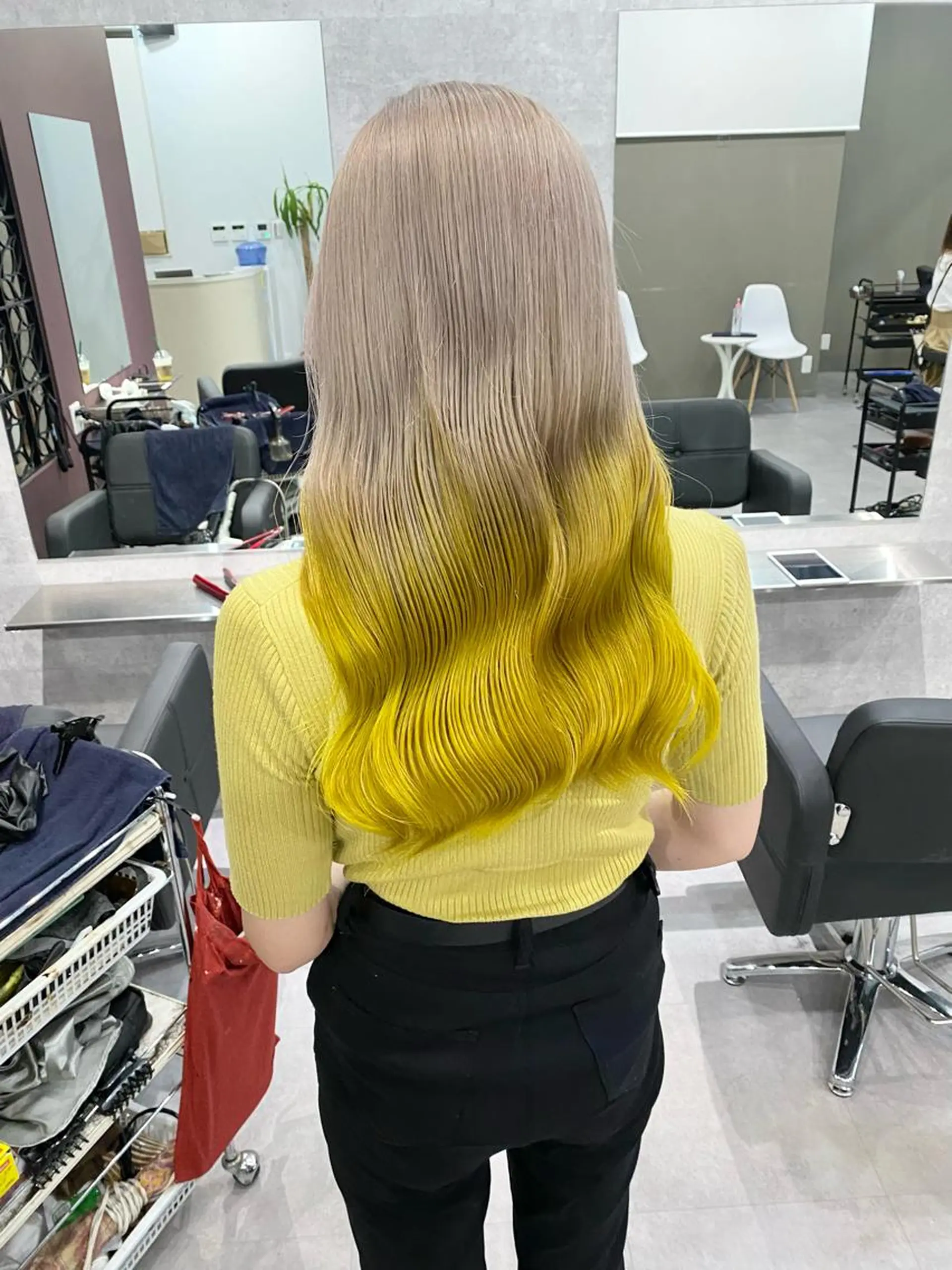 ロング カラー ベージュカラー ブリーチ ケアブリーチ デザインカラー ダブルカラー Via officialのヘアスタイル