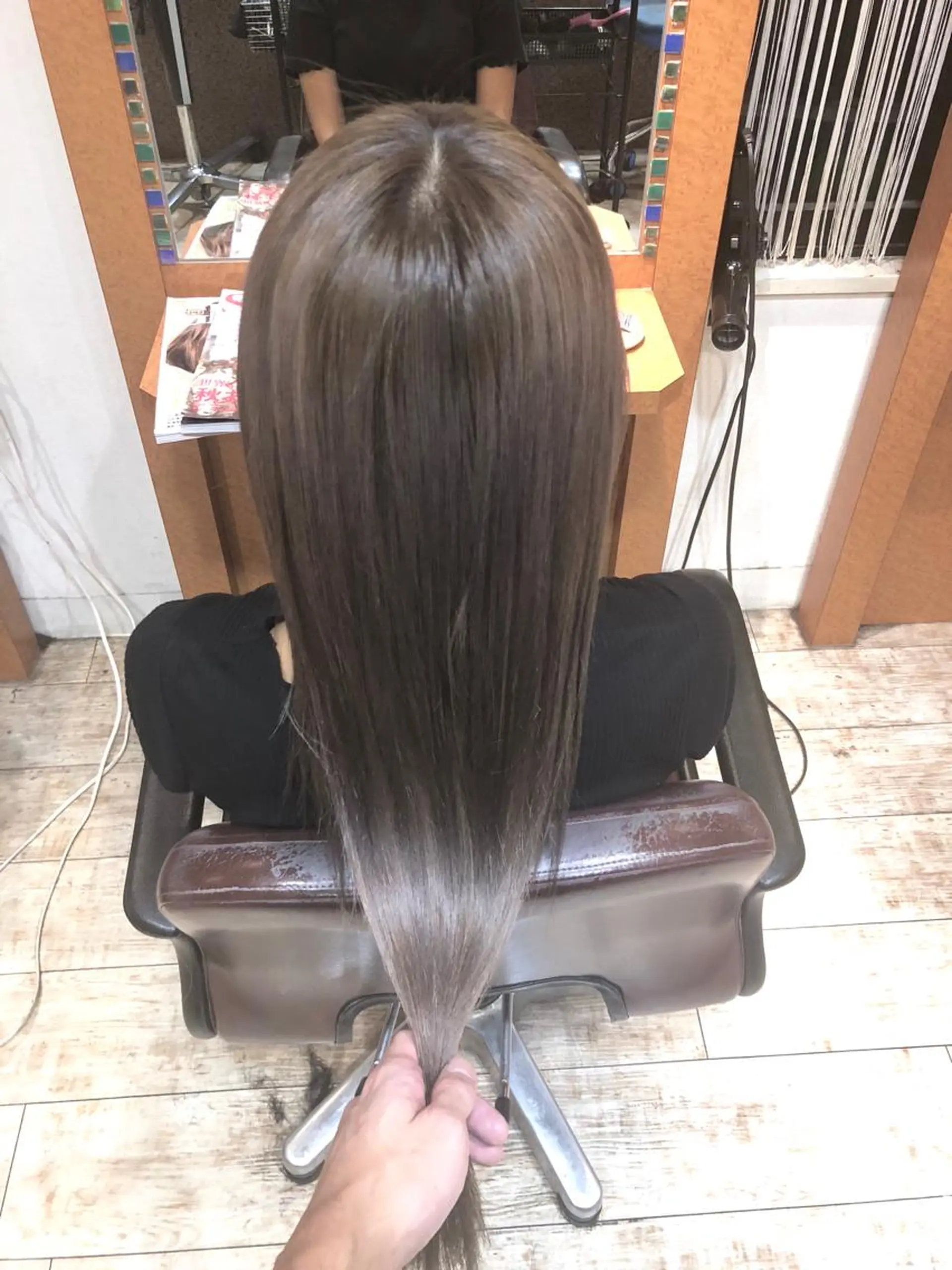 ロング カラー ブリーチ ラベンダーカラー トリートメント 100%髪質改善特化 TRUNSのヘアスタイル