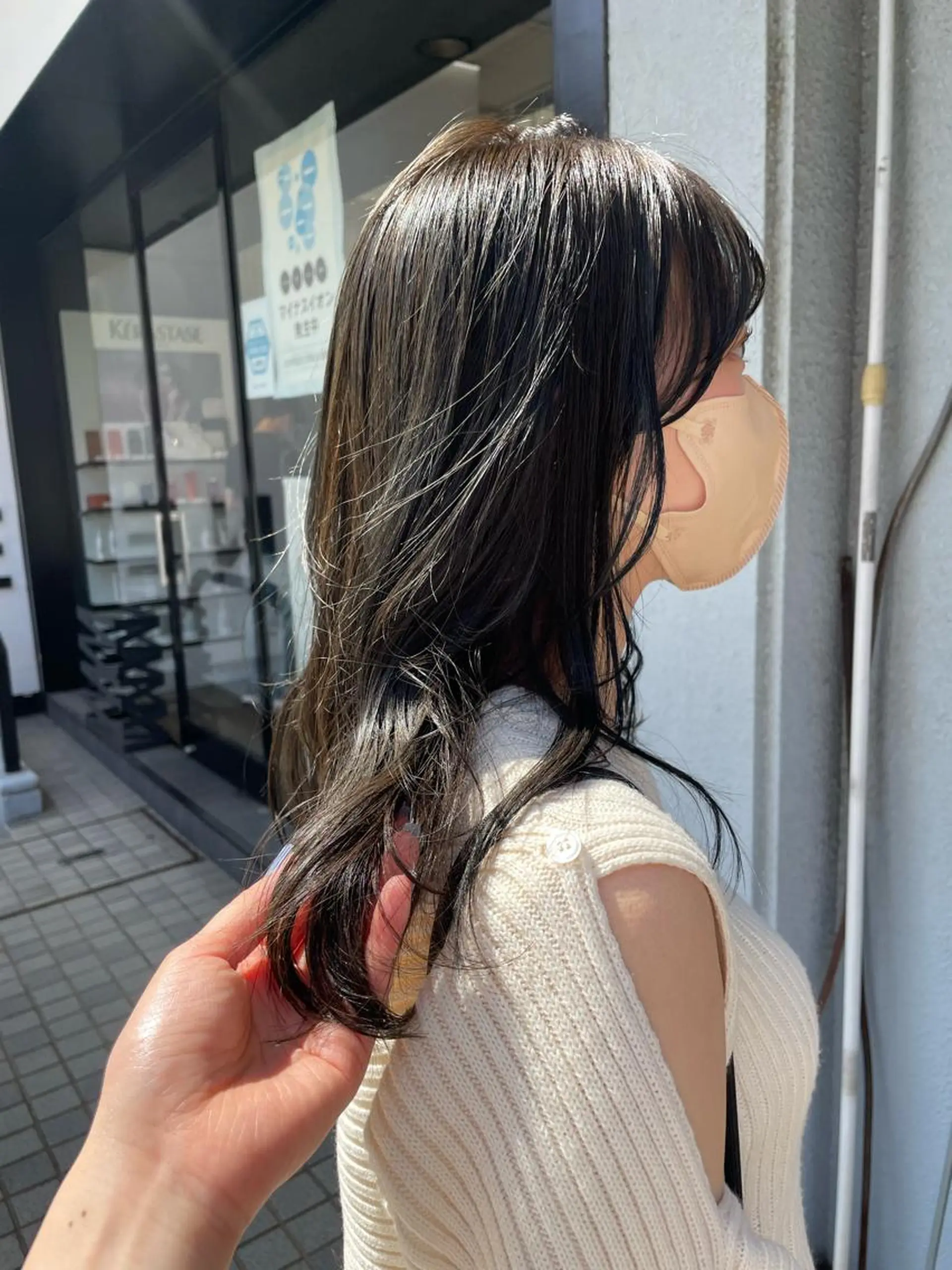 ミディアム カラー ヘアカラー トリートメント mika｜ブルーカラ ー｜ハイトーンカラーのヘアスタイル