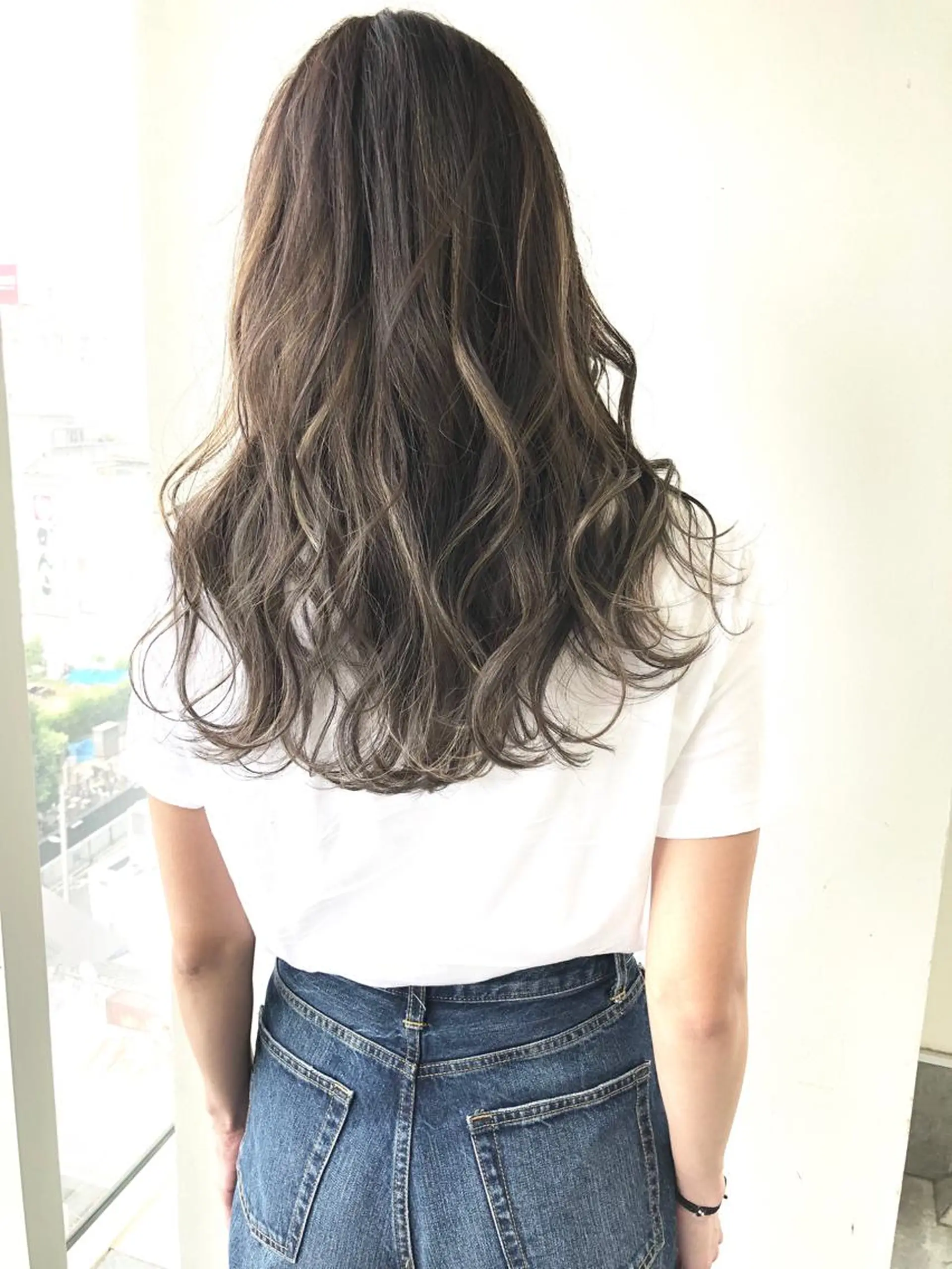 ロング ハイライト ヘアカラー トリートメント 小澤大輔 YOLO hairのヘアスタイル