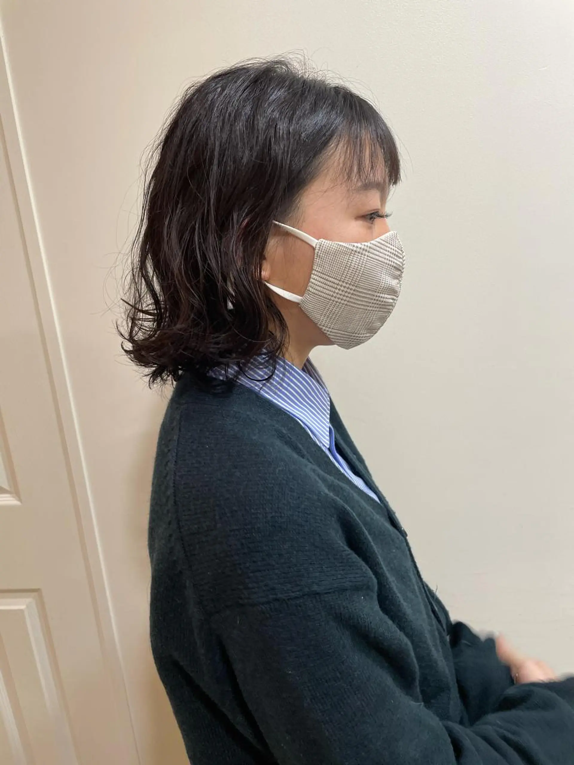 ミディアム パーマ MIOベージュカラー 柔らかいカラーのヘアスタイル