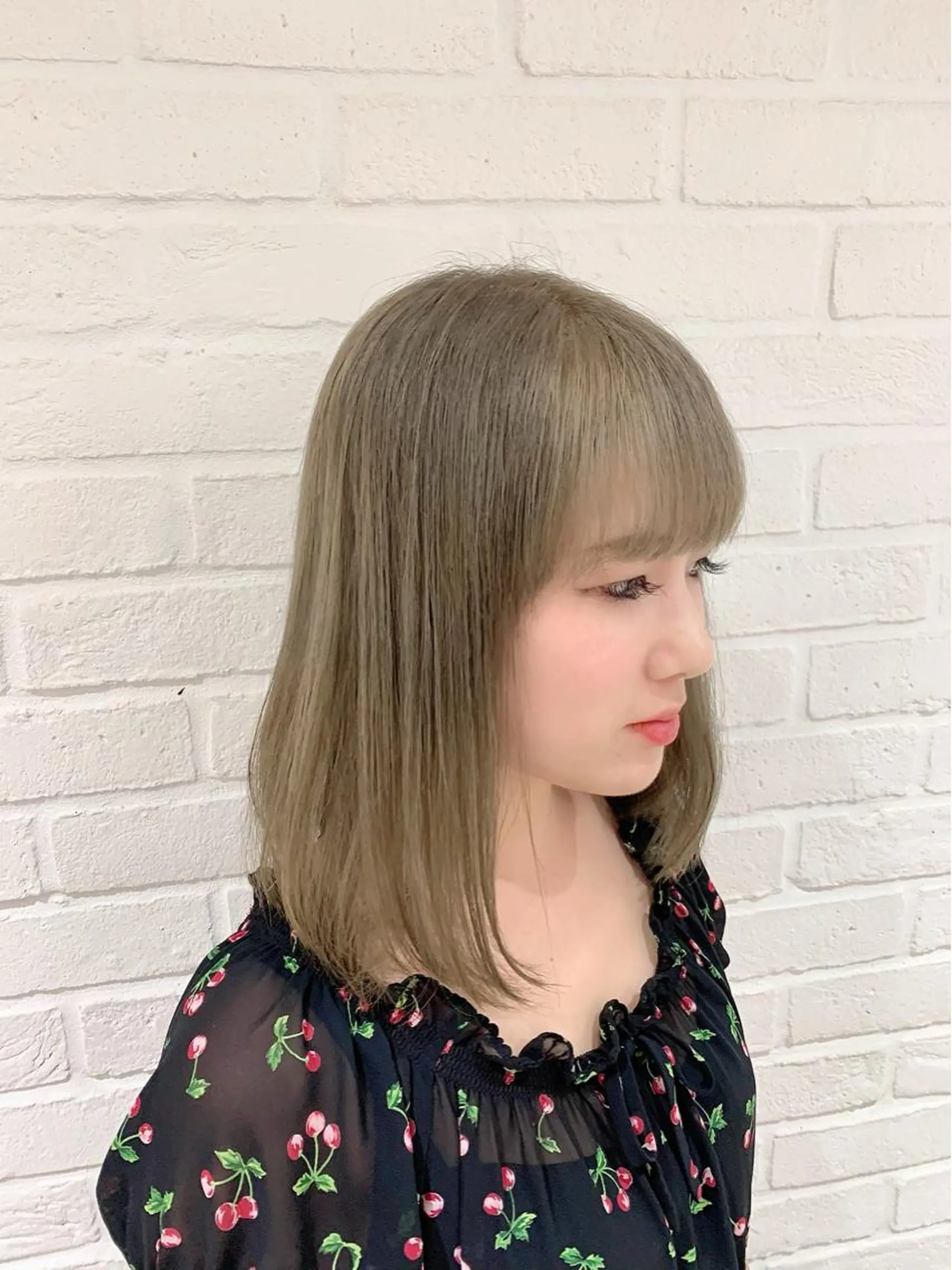 ミディアム カラー ブリーチ ブロンド グレージュ 外国人風カラー ヘアカラー トリートメント 💛丁寧さNo.🥇 🧸片山智裕💛のヘアスタイル