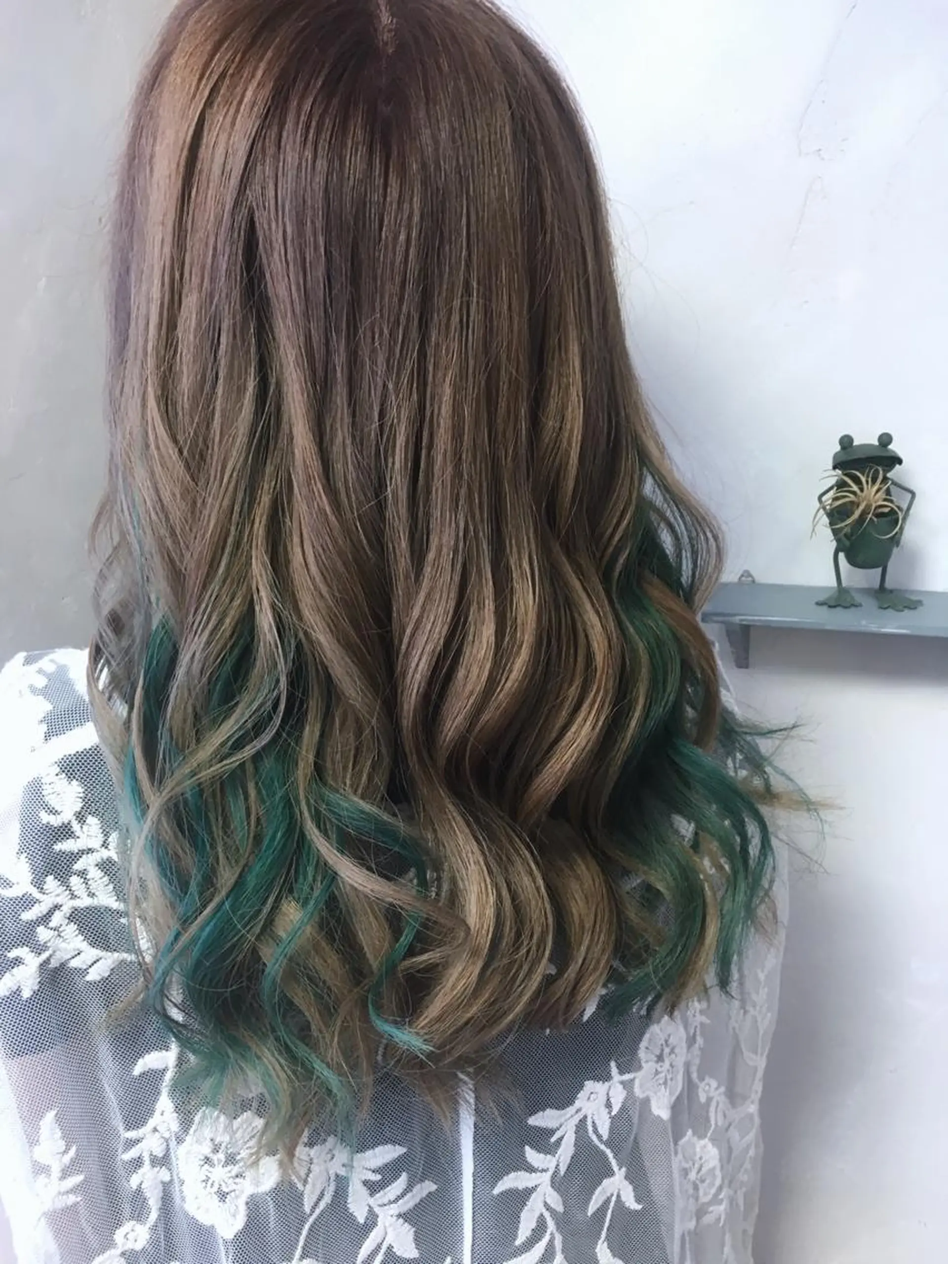 ロング カラー パーマ ヘアアレンジ 推し活専用 【派手髪】飯野ゆかりのヘアスタイル