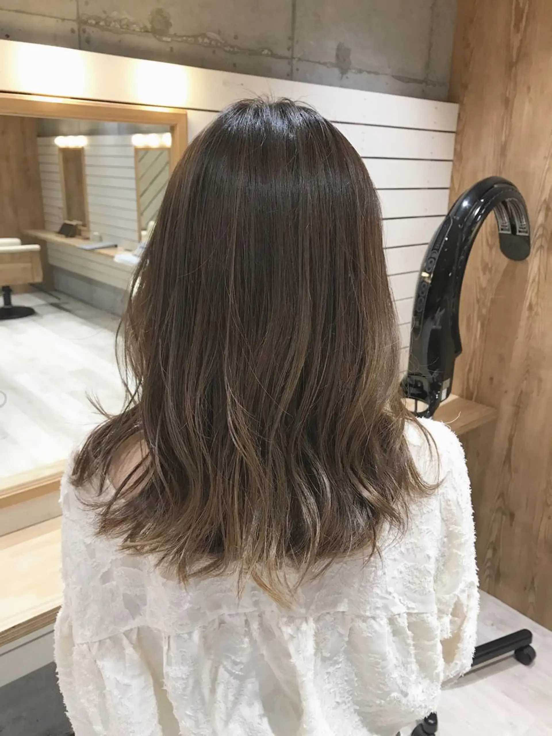 セミロング ハイライト atelier L.I.B.Co 【アトリエ リブコ】所属・前川 和也のヘアスタイル