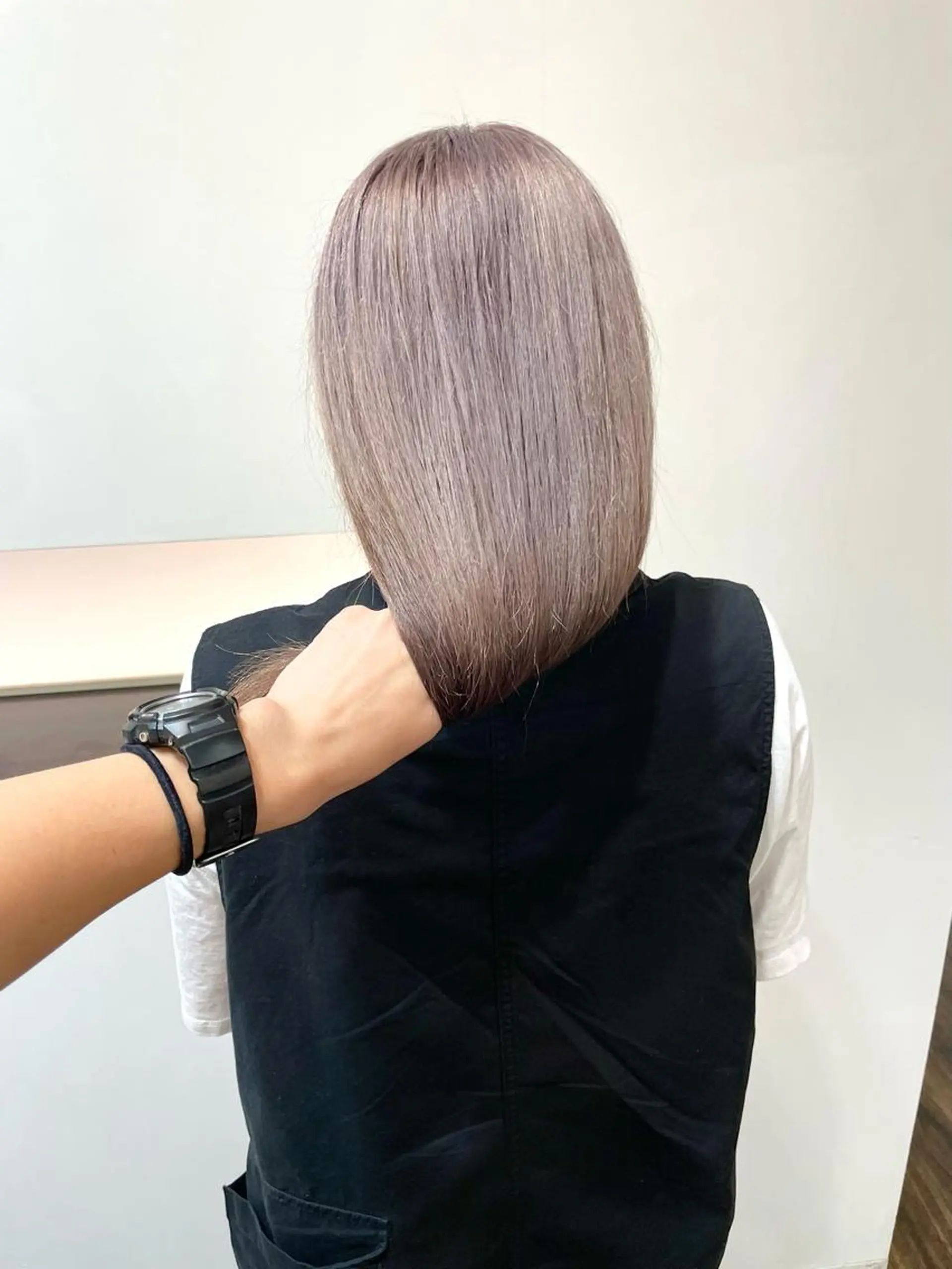 ロング カラー ブリーチ グレージュ ミルクティーグレージュ ヘアカラー トリートメント ダメージレスブリーチ HIROSHIのヘアスタイル