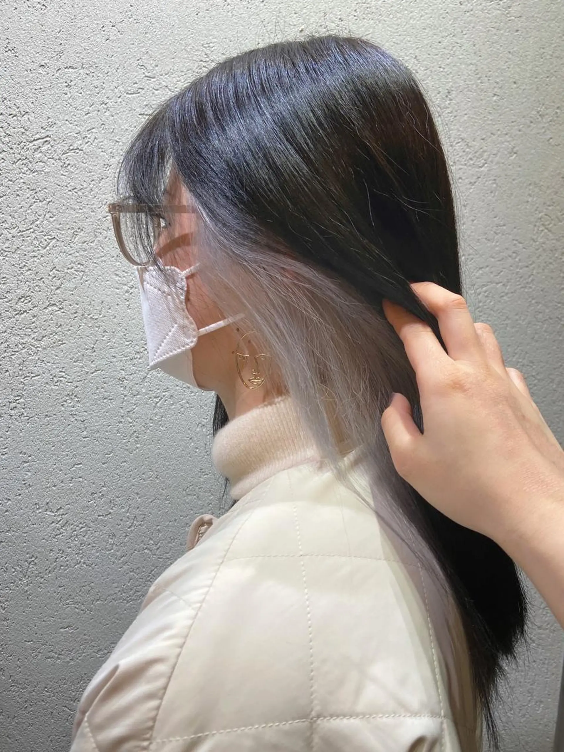 ロング カラー ブリーチ インナーカラー ノイシキ サキのヘアスタイル