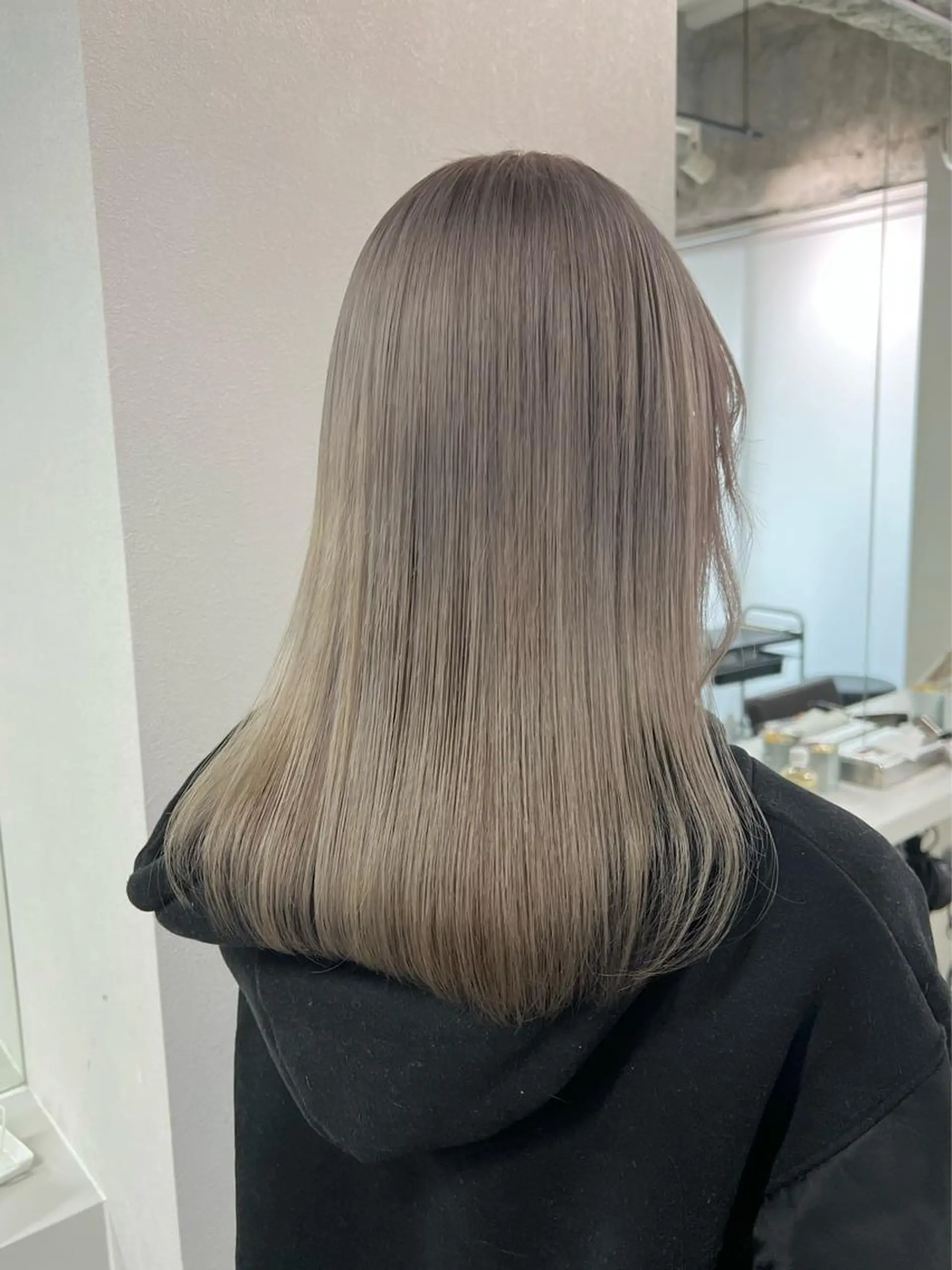 ミディアム カラー グレージュ sio.nail&eyebrow salon shimokitazawa2号店所属・nailist mana𖤐´-のネイルデザイン