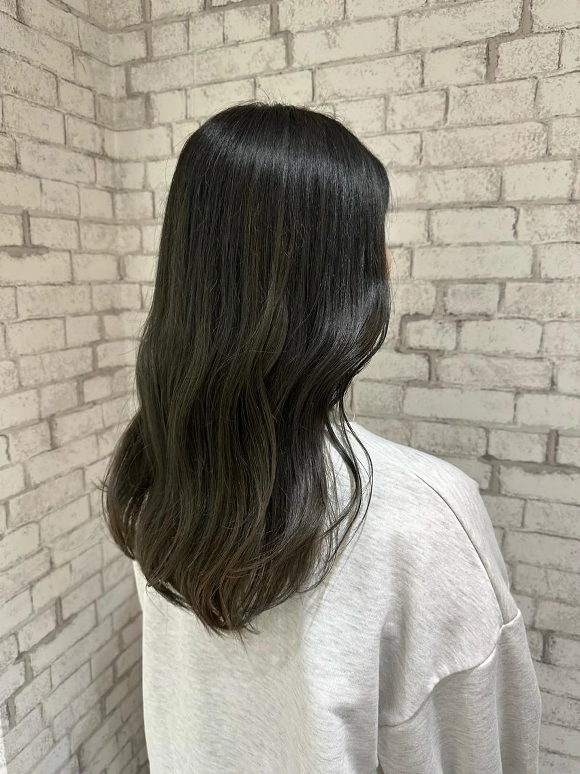 ロング カラー 黒髪 グレーブラック ロング 小顔レイヤー/ 透明感カラー/増田のヘアスタイル