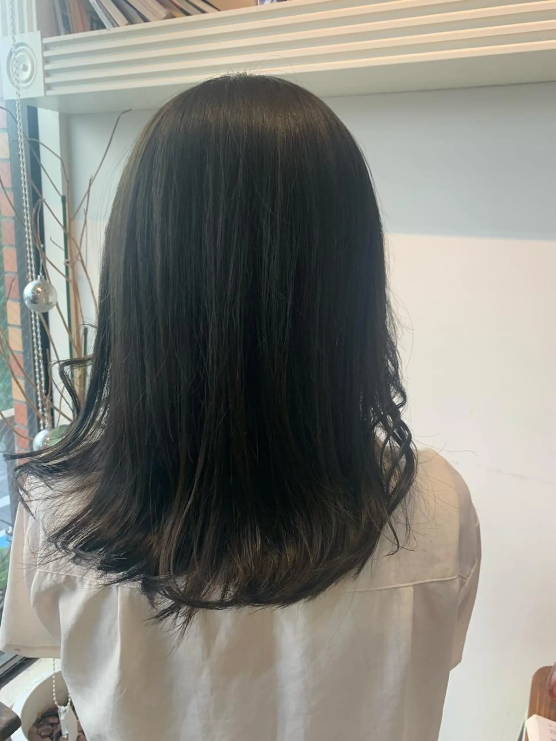 ミディアム カラー ヘアアレンジ ベージュカラー イヤリングカラー ホワイトベージュ ヘアカラー トリートメント ヘアセット 金子 廉のヘアスタイル