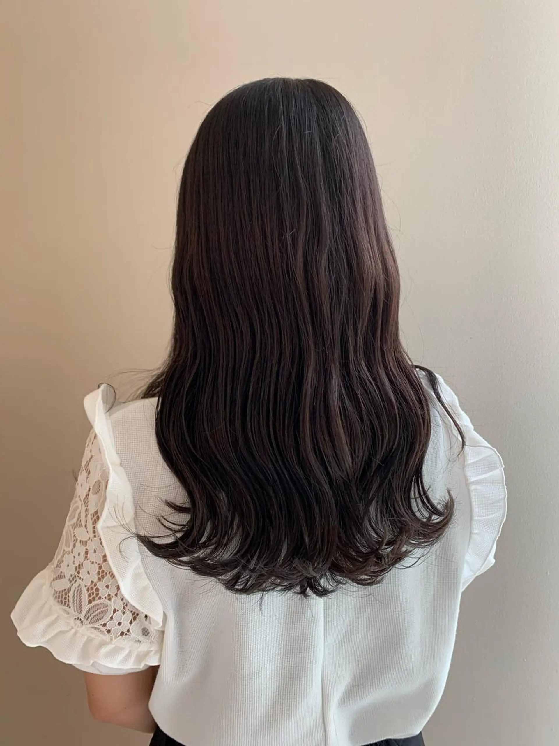 ロング カラー ダークグレー ダークグレージュ グレージュ カット ヘアカラー 顔まわりカット✄ ベージュカラー🧸のヘアスタイル