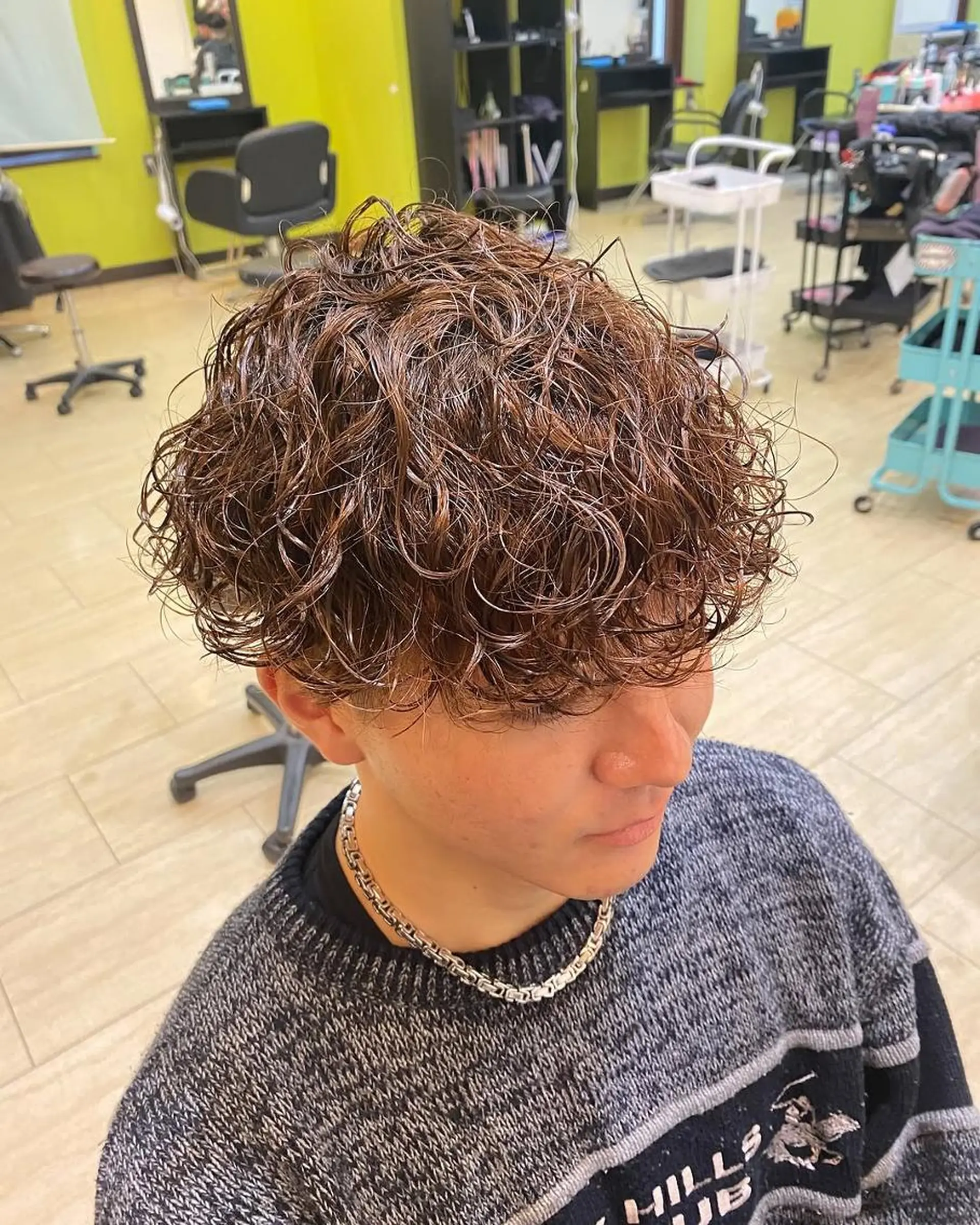 三ノ宮フェザーパーマ 蕃本 啓利のヘアスタイル