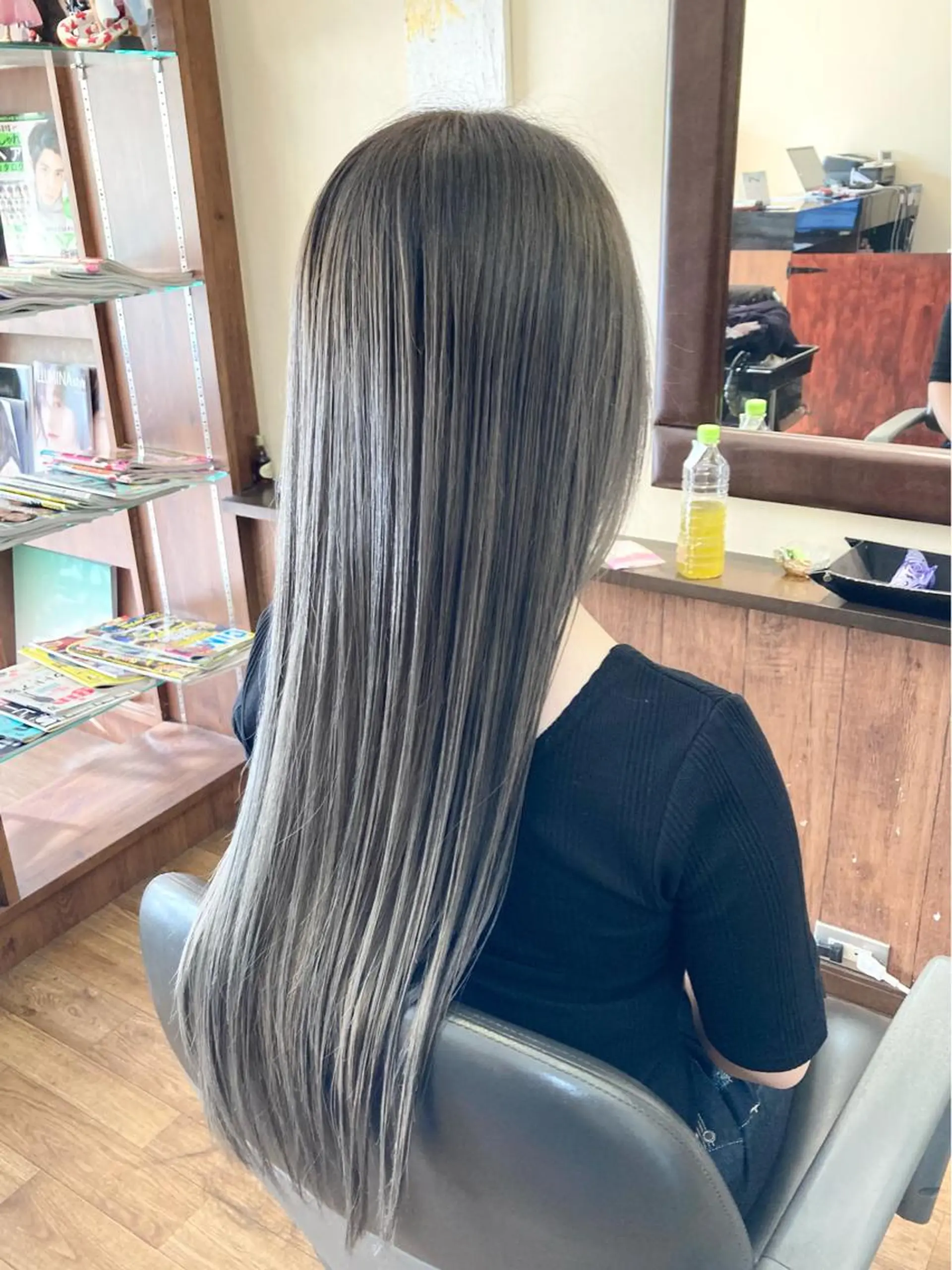 ロング カラー ベージュカラー シルバー シルバーベージュ ヘアークルーズ ピースのヘアスタイル