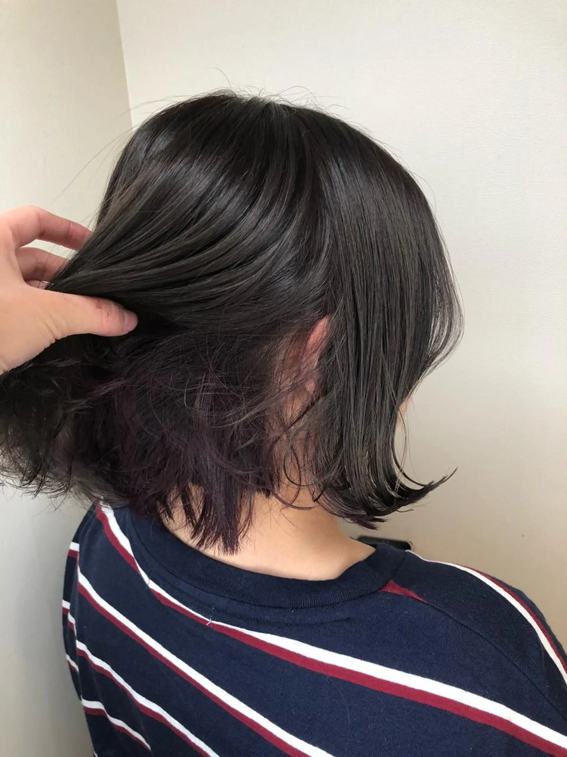 ミディアム カラー ウルフカット／吉村 桃子のヘアスタイル