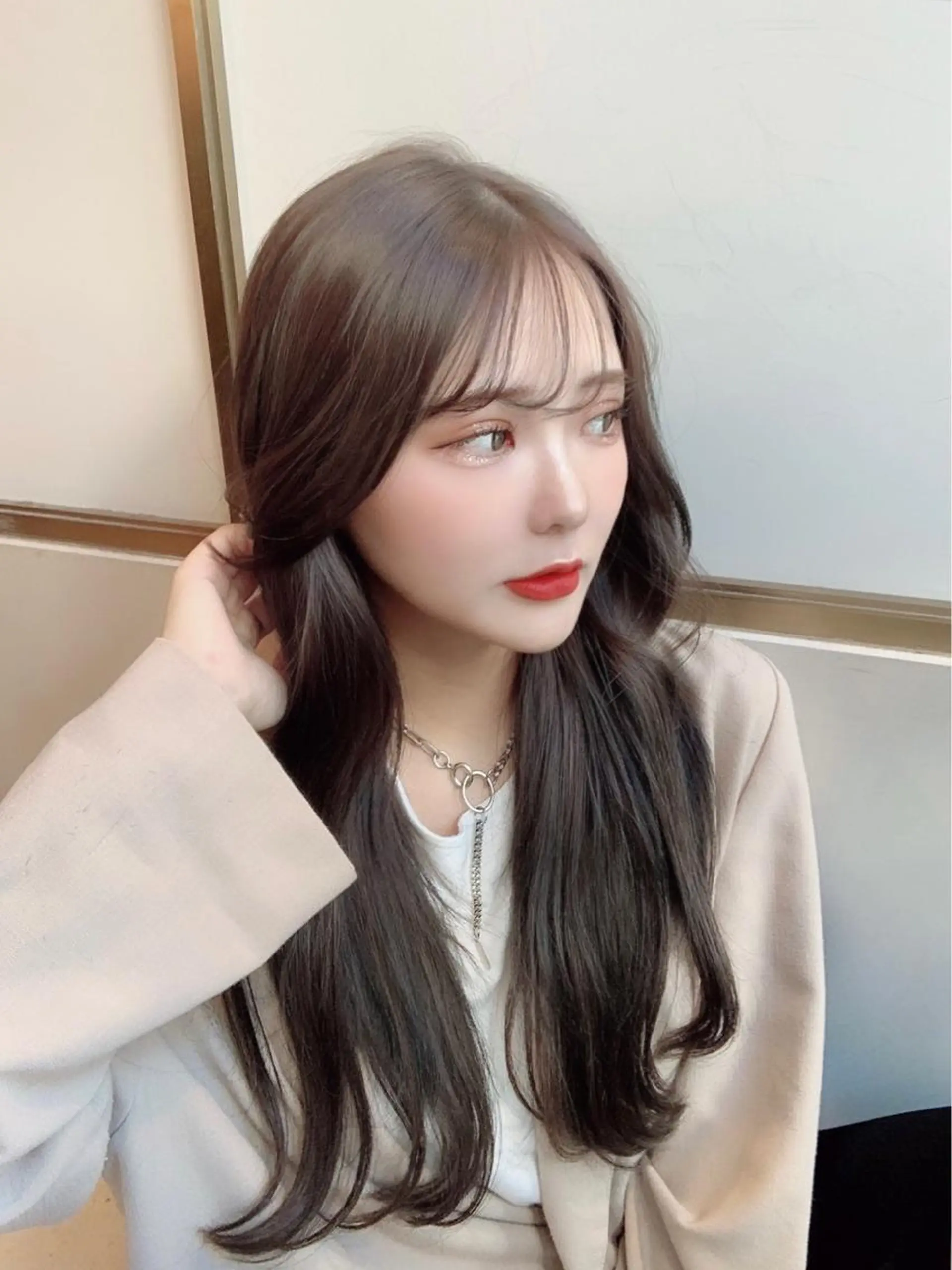 ロング カラー アディクシーカラー ベージュカラー 透明感カラー イヤリングカラー グレージュ 顔周り特化/韓国ヘア /レイヤー/吉野幸大のヘアスタイル