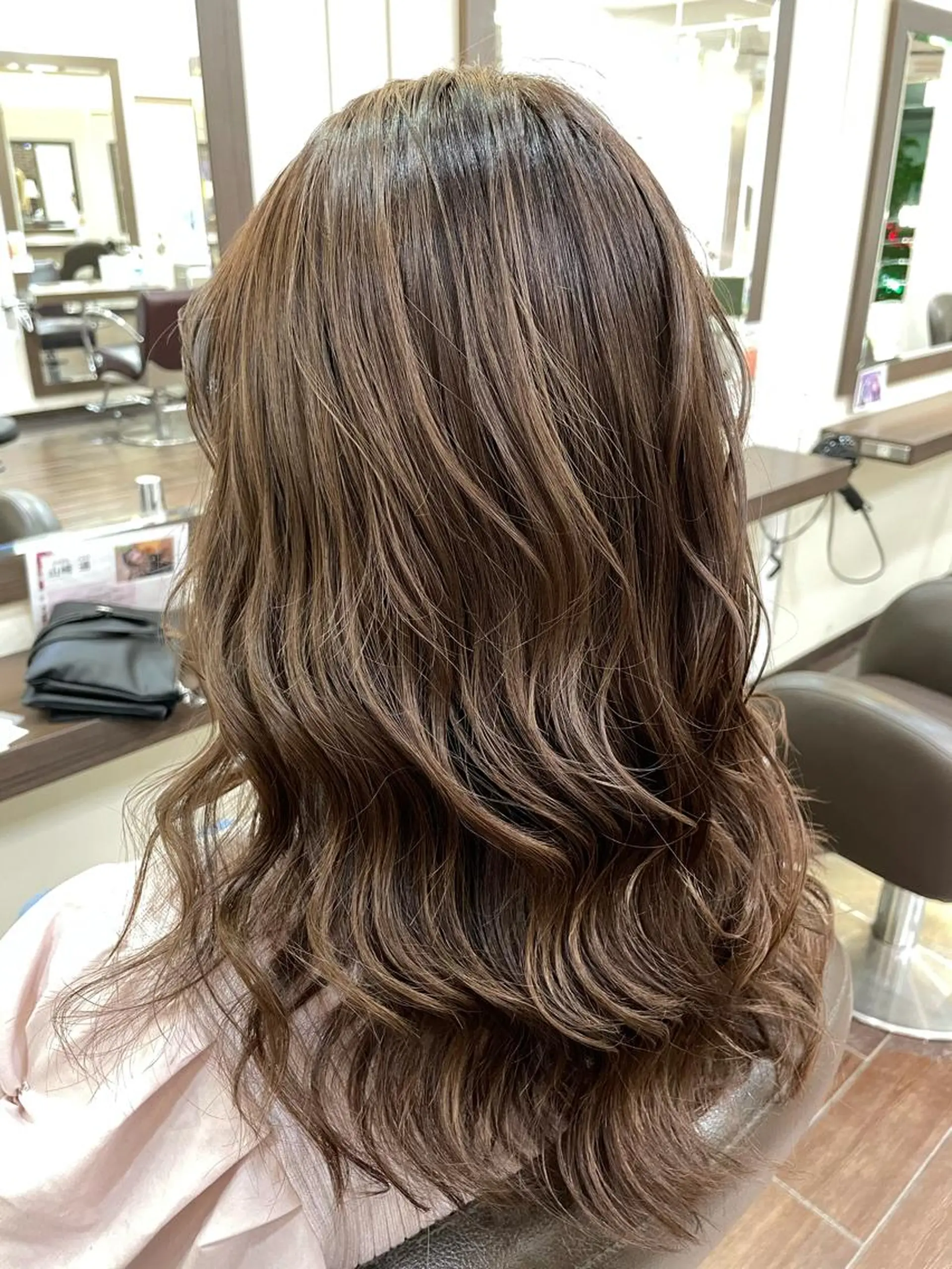 ロング カラー ブリーチ ブリーチなしカラー 個性派ネイル 🌼 ハルカ ♡のマツエク・マツパデザイン