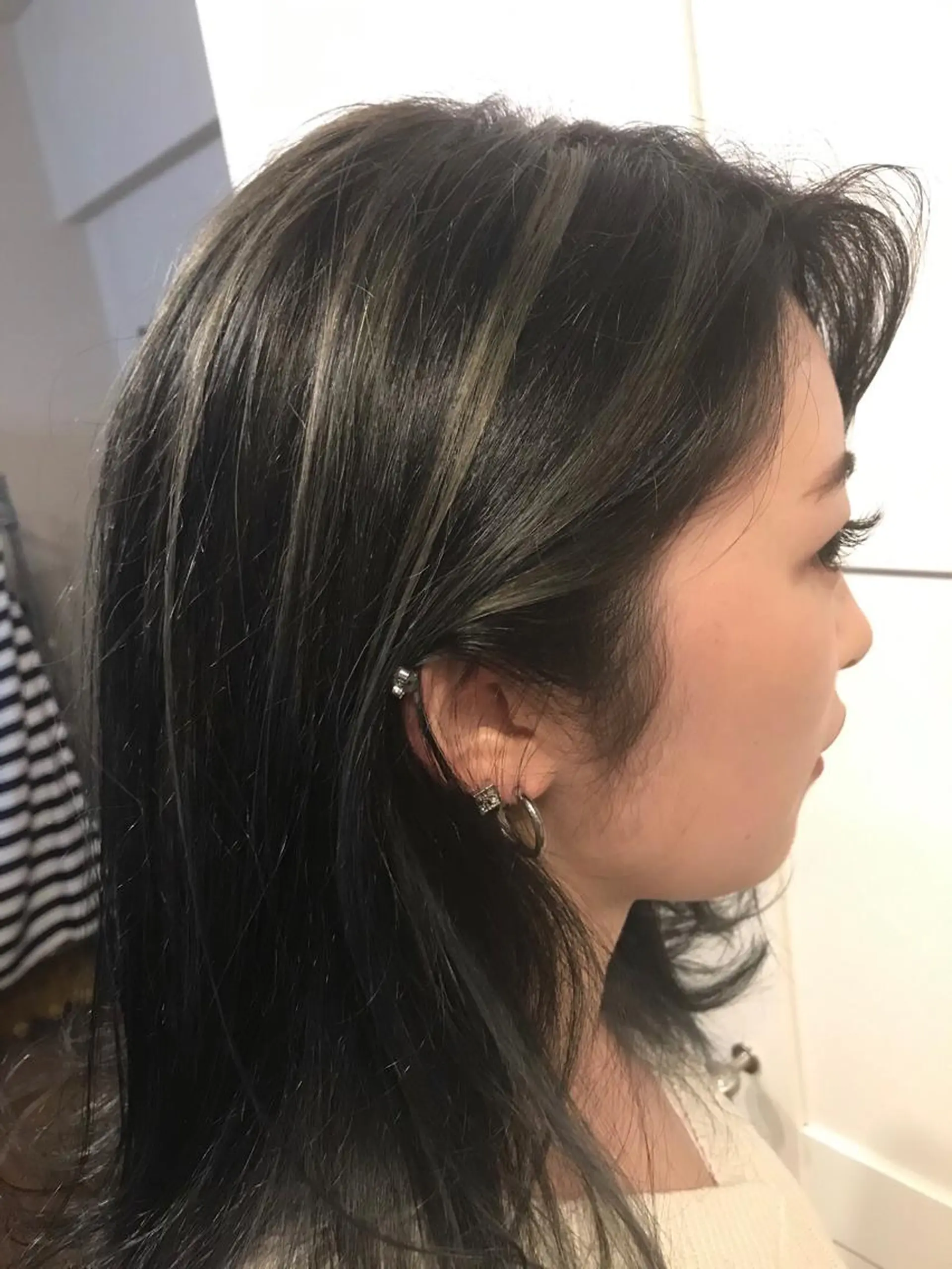 カラー ブリーチ ハイライトカラー オリーブグレー ヘアカラー トリートメント ✅ｼｪｱｻﾛﾝJAM 相田友和のヘアスタイル