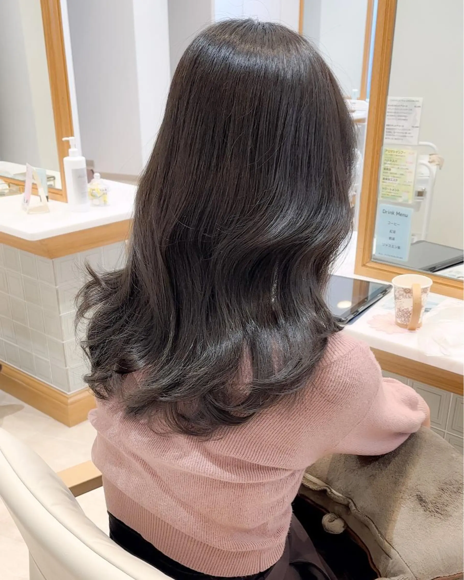 ミディアム カラー グレージュ オリーブグレージュ オリーブグレー レイヤーカット カット ヘアカラー トリートメント ミタニ/髪質改善 /レイヤーカットのヘアスタイル
