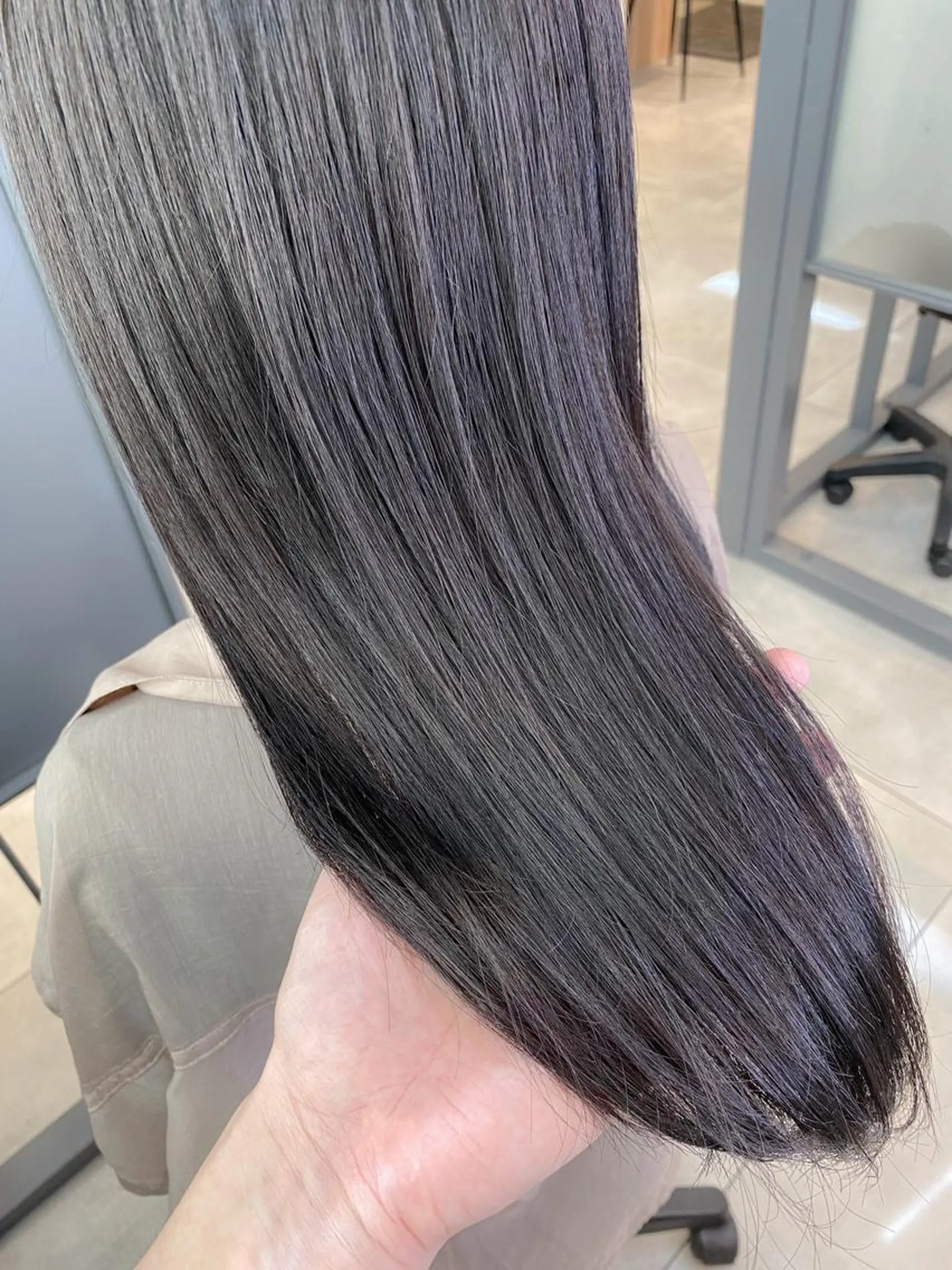 セミロング カラー グレージュ トリートメント SALOWIN神戸三宮East店所属・【透明感、艶髪】西村 有司のヘアスタイル