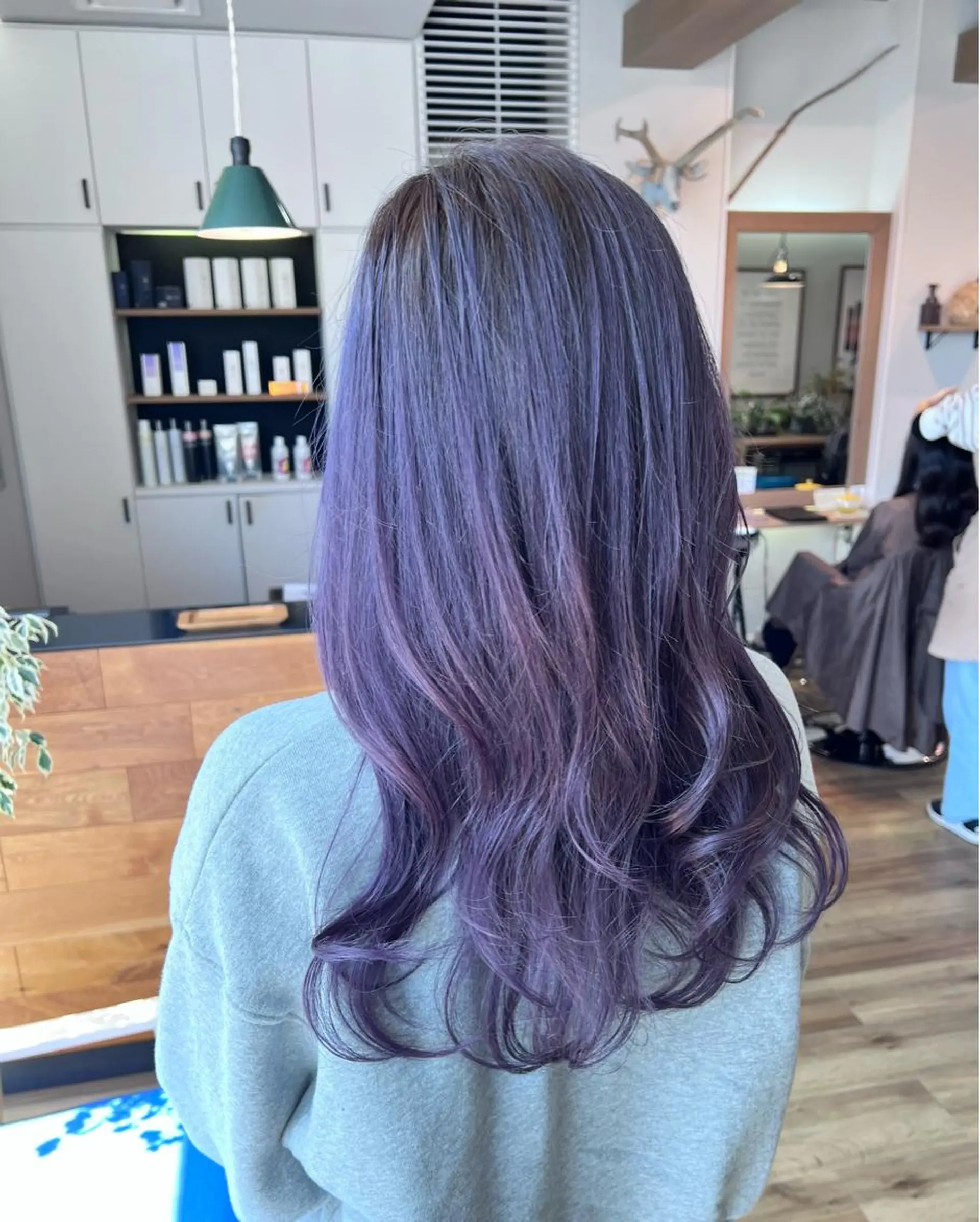 ロング カラー ブリーチ パープルカラー ヘアカラー トリートメント ツキダテ ユイのヘアスタイル