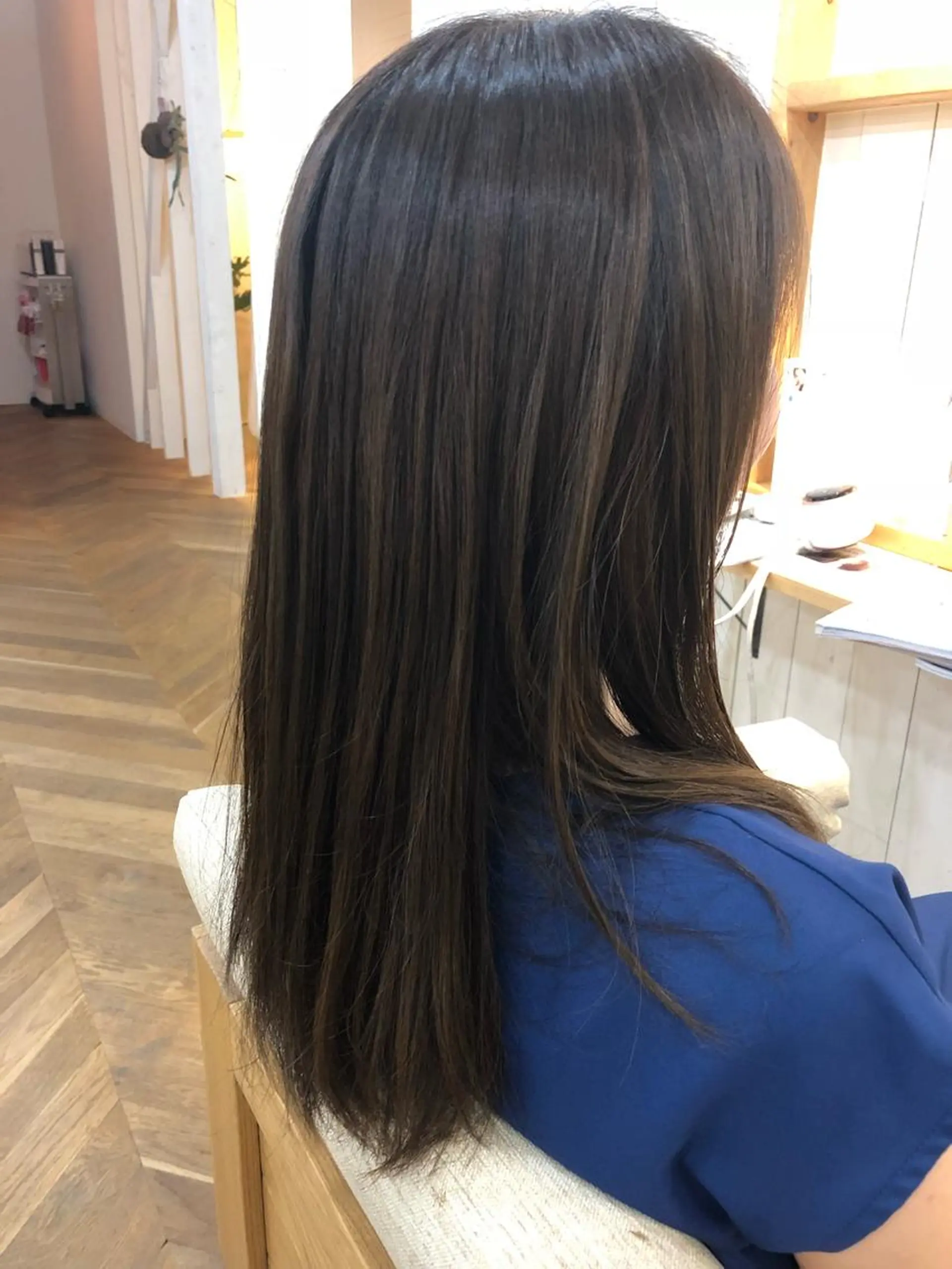 ロング カラー DEE okazakiのヘアスタイル