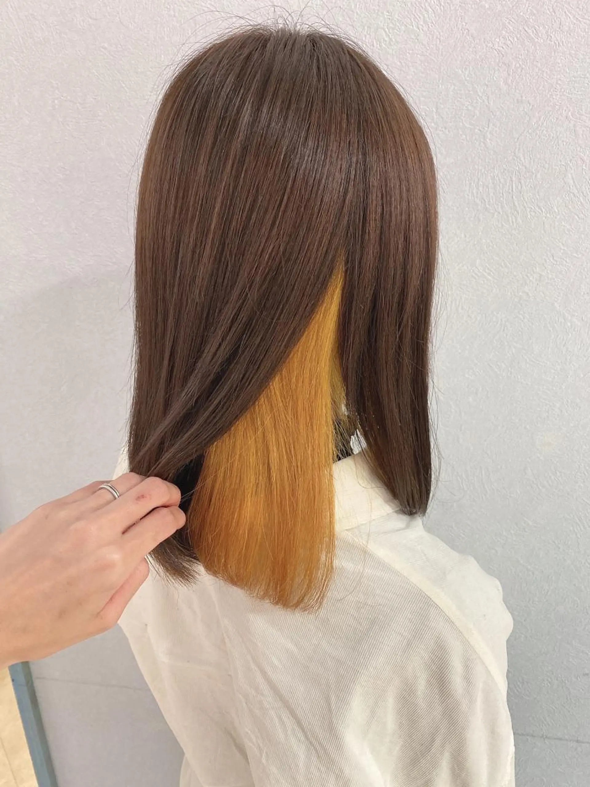 ミディアム ヘアカラー 髪質改善　縮毛の達人 矢井由真のヘアスタイル