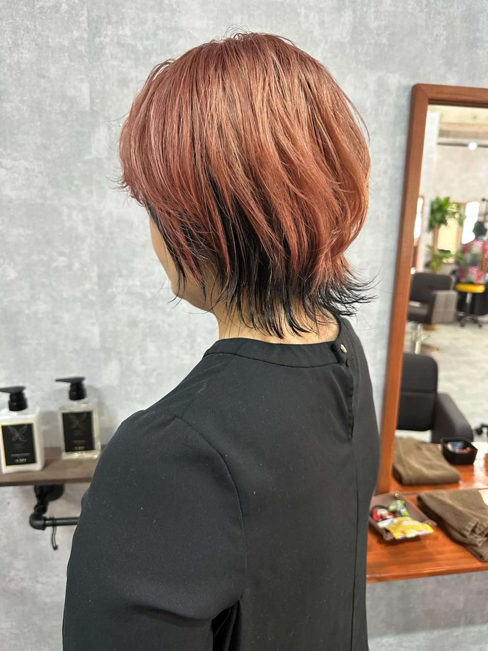 ショート 切りっぱなしボブ ショートボブ ハンサムショート 丸みショート アッシュ カット ヘアカラー トリートメント モテ髪/ボブ/ショー ト/アダチフウトのヘアスタイル