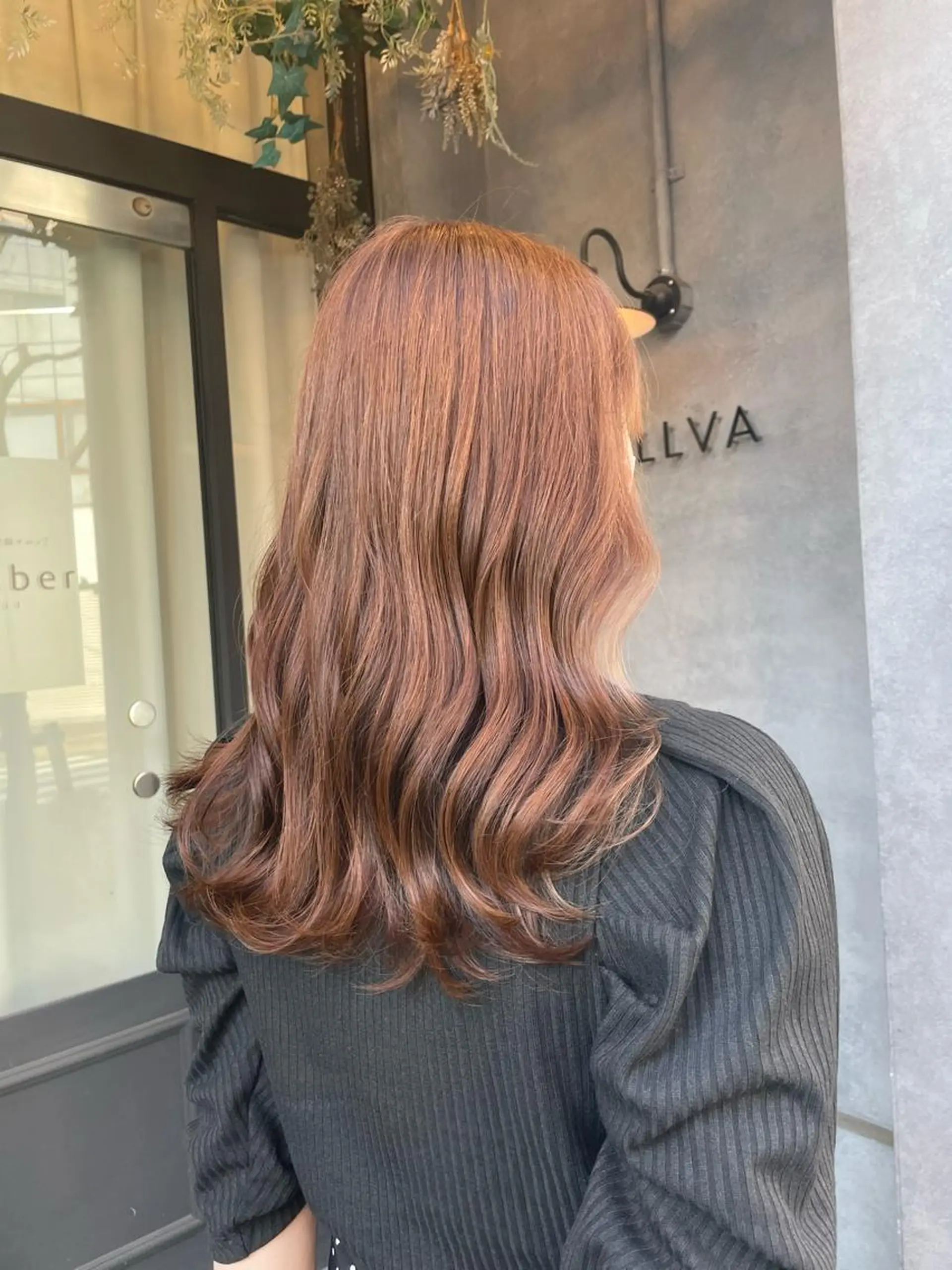 ミディアム カラー N° jillva 腰山 菜々美のヘアスタイル
