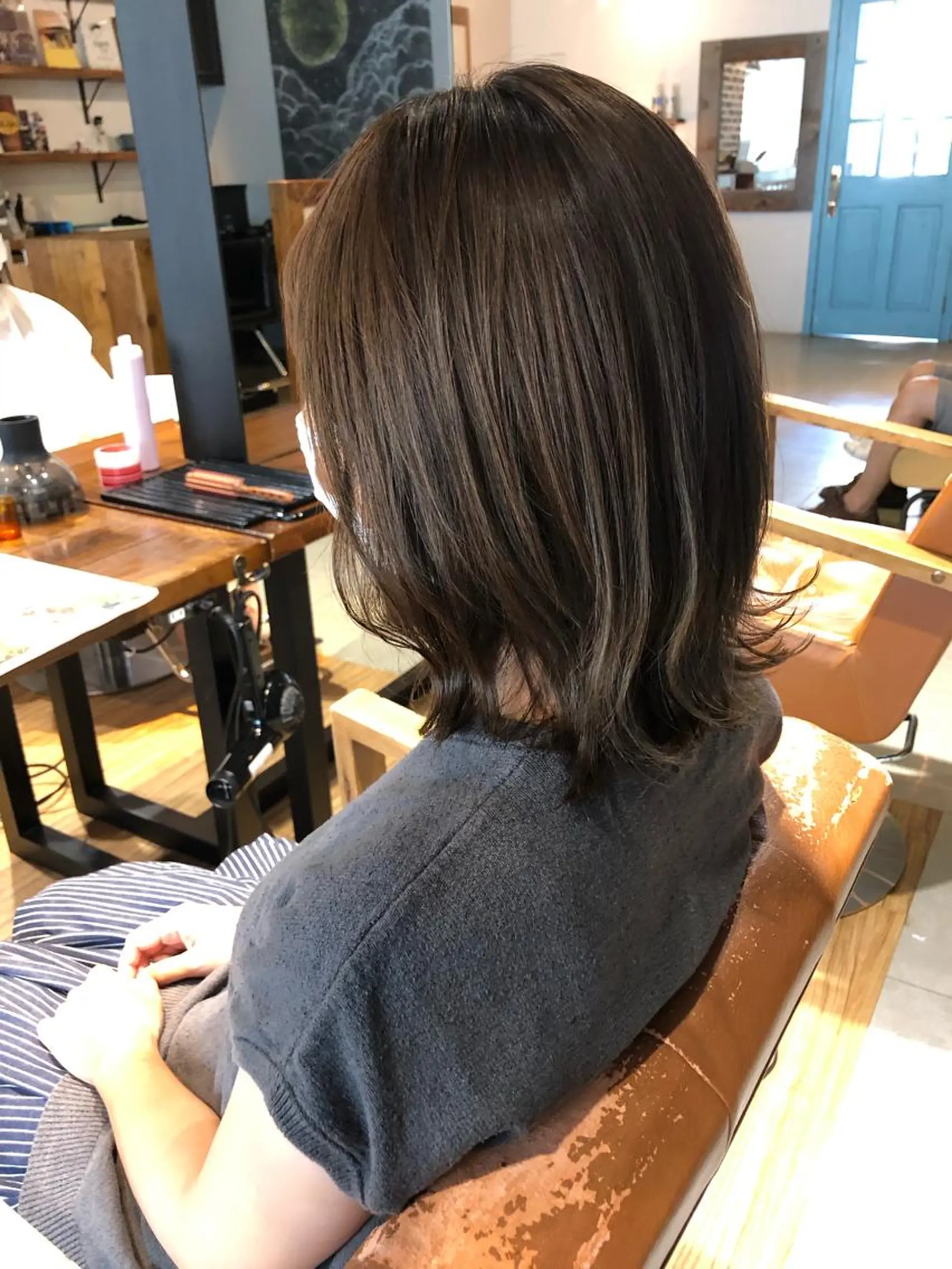 ミディアム カラー ボブレイヤー アッシュ ベージュカラー オリーブアッシュ ボブ 🌟小顔カット🌟 レイヤーカットボブのヘアスタイル