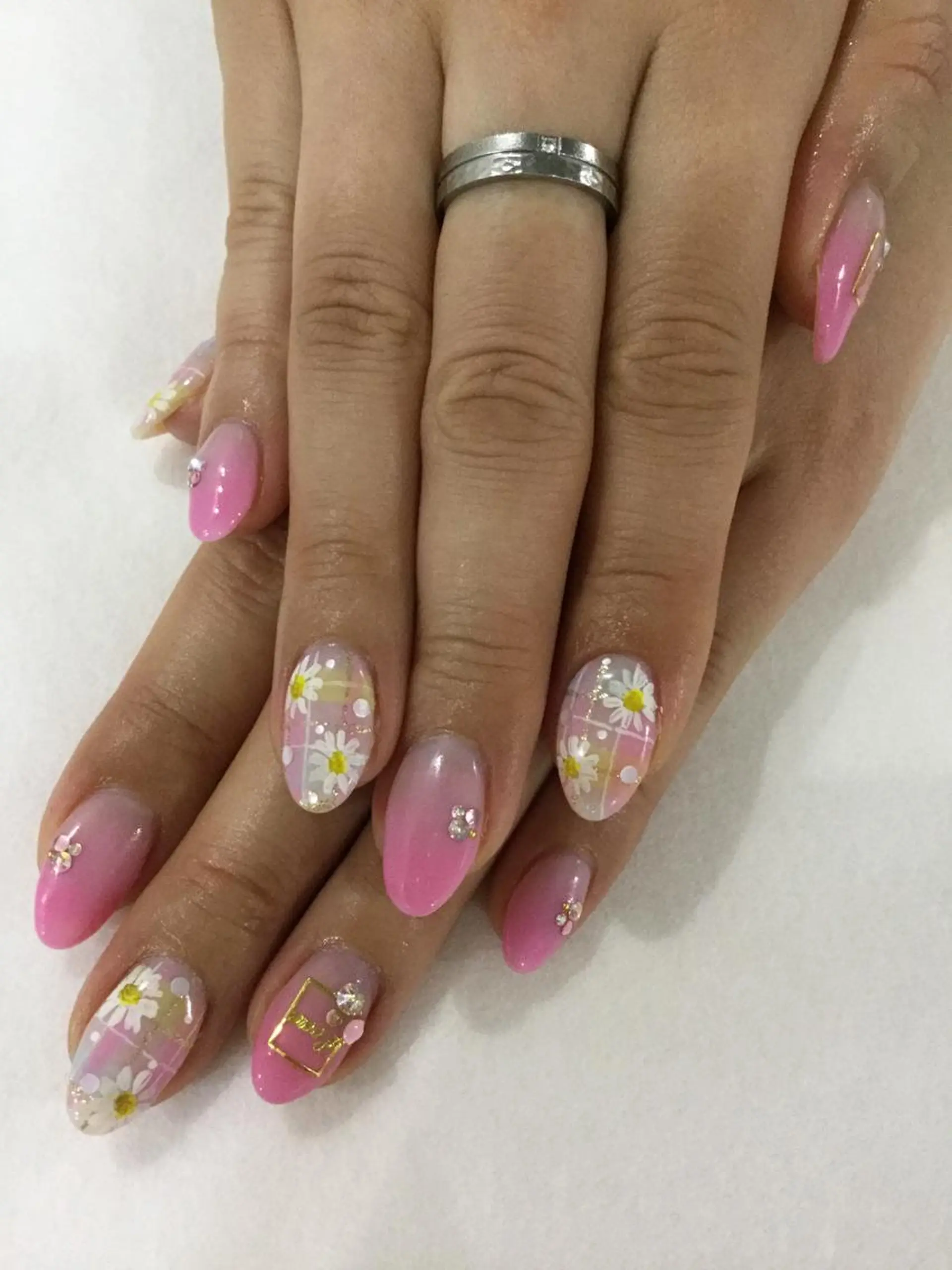 ネイル ハンドネイル 💎🐰 saki. m 🐰💎のネイルデザイン