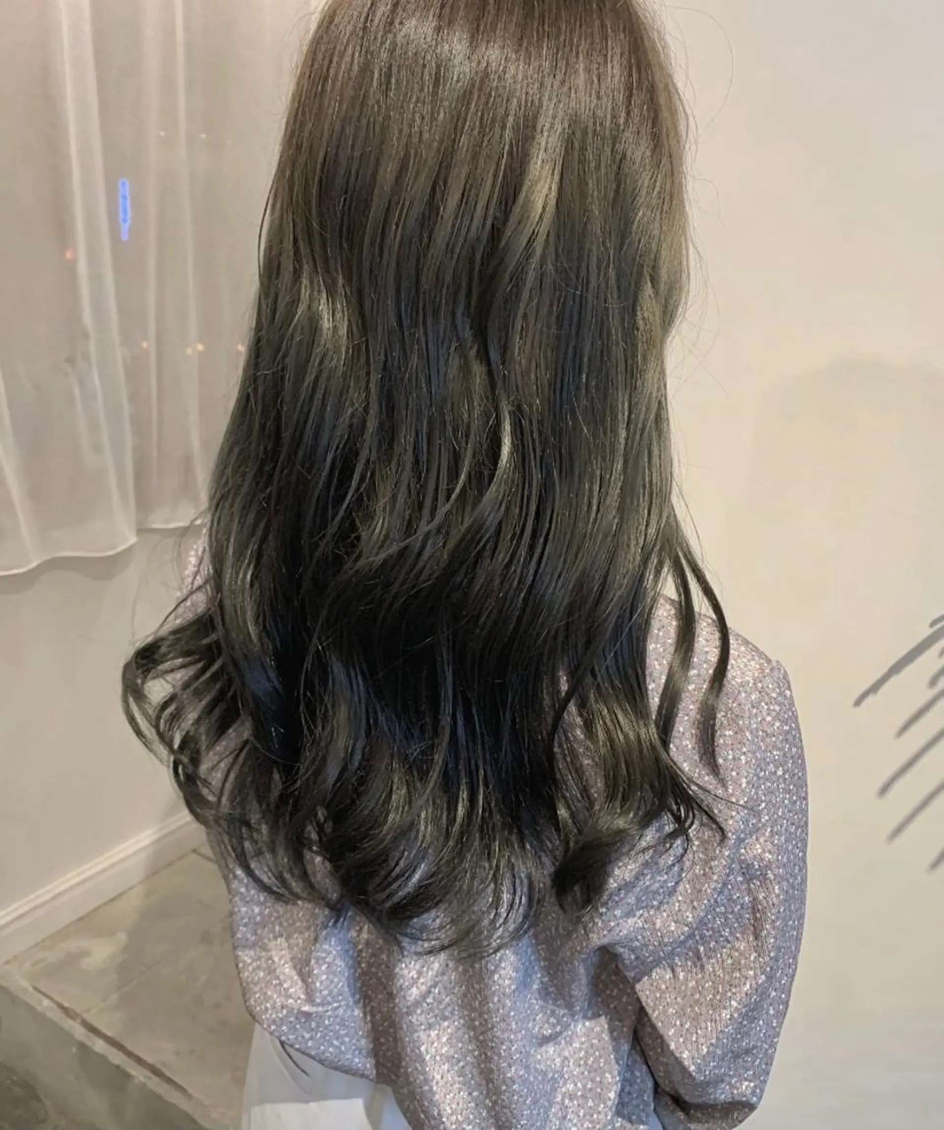 ロング カラー 透明感カラー オリーブカラー NOEL所属・フェイシャルエステ Utaiのエステ・リラクイメージ